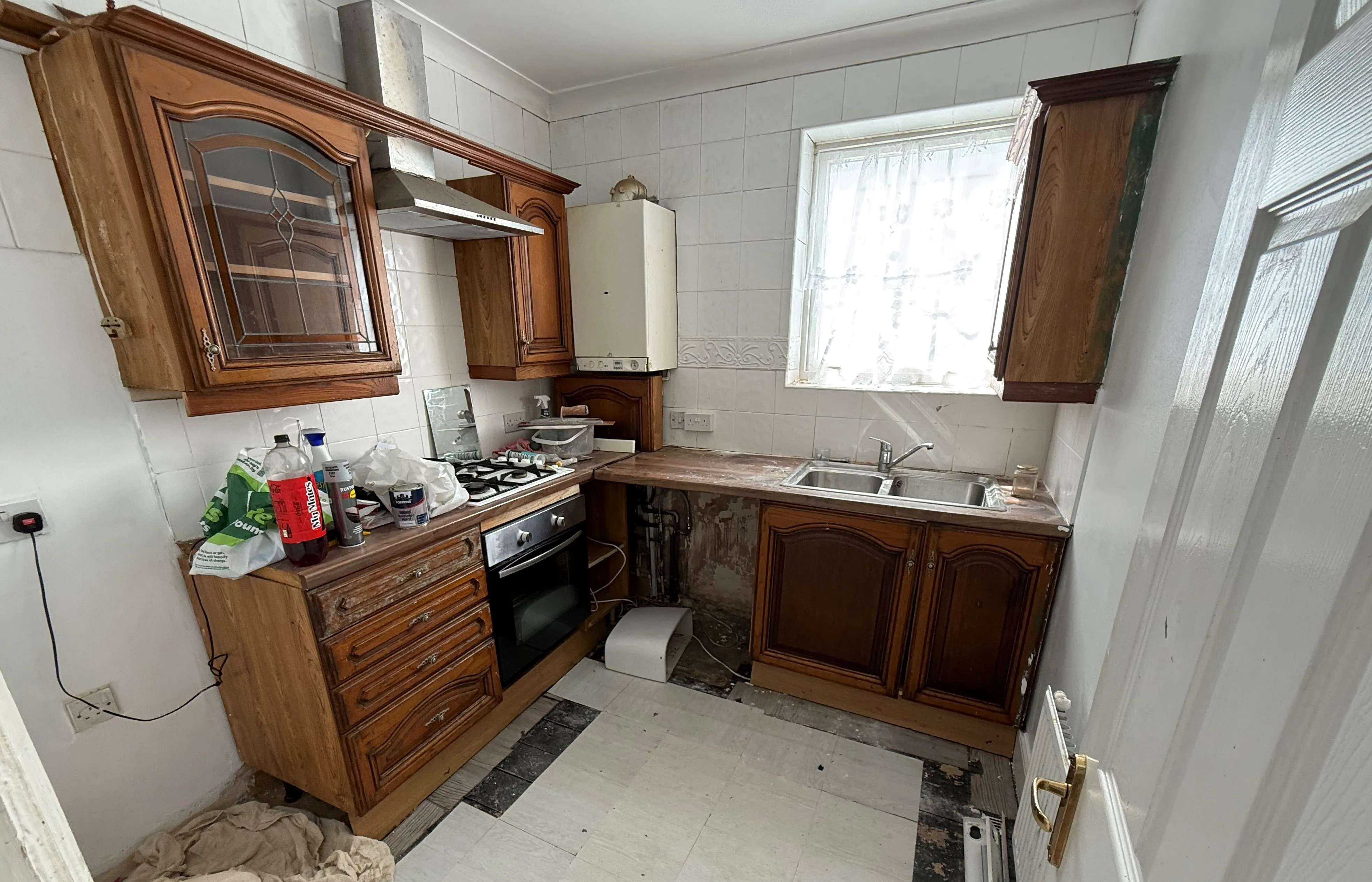 RESIDENTIAL INVESTMENT: A VACANT TWO BEDROOM GROUND FLOOR FLAT WITH OFF STREET PARKING, IDEAL FOR OWNER OCCUPIERS AND BUY TO LET INVESTORS