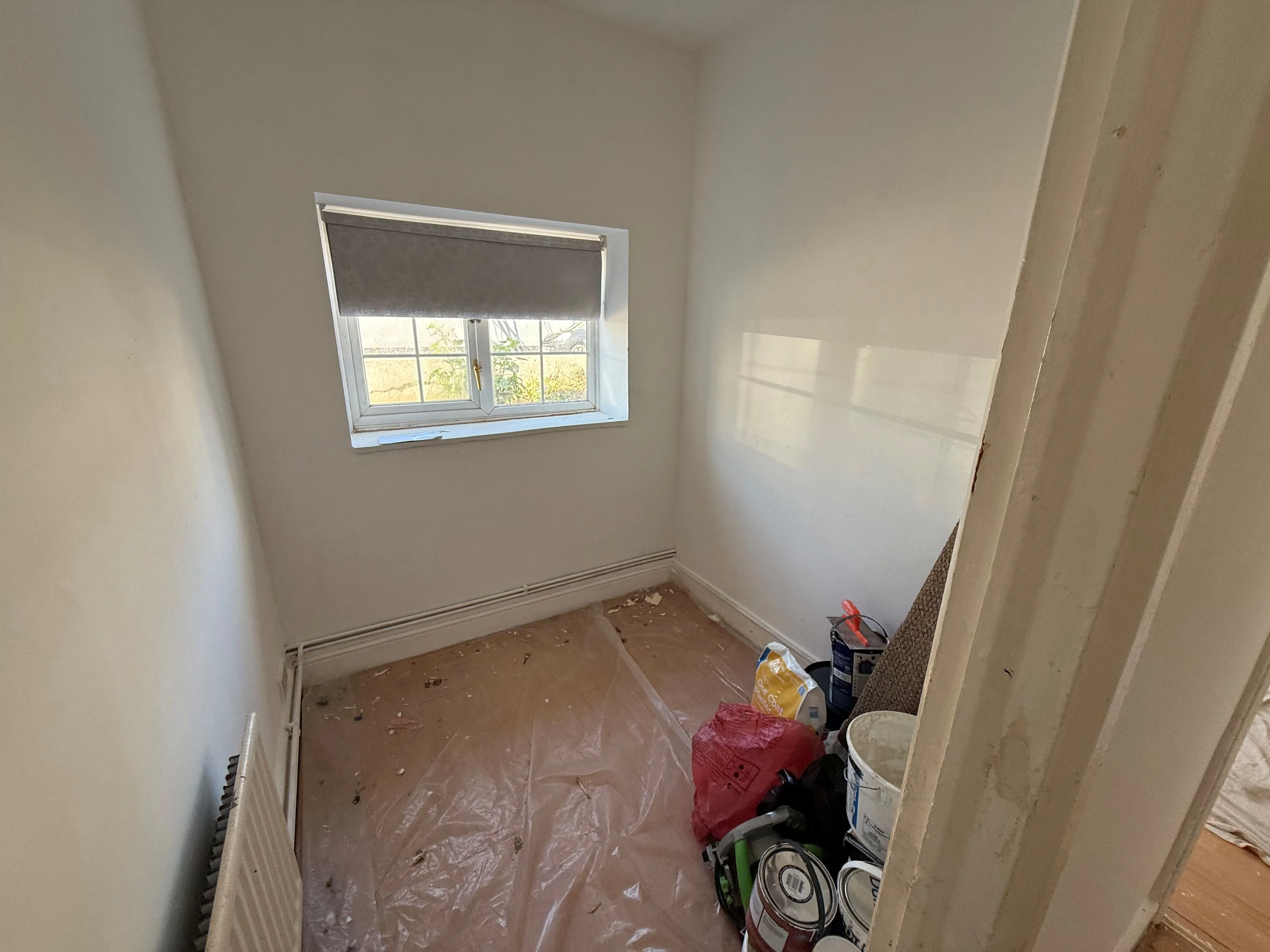 RESIDENTIAL INVESTMENT: A VACANT TWO BEDROOM GROUND FLOOR FLAT WITH OFF STREET PARKING, IDEAL FOR OWNER OCCUPIERS AND BUY TO LET INVESTORS