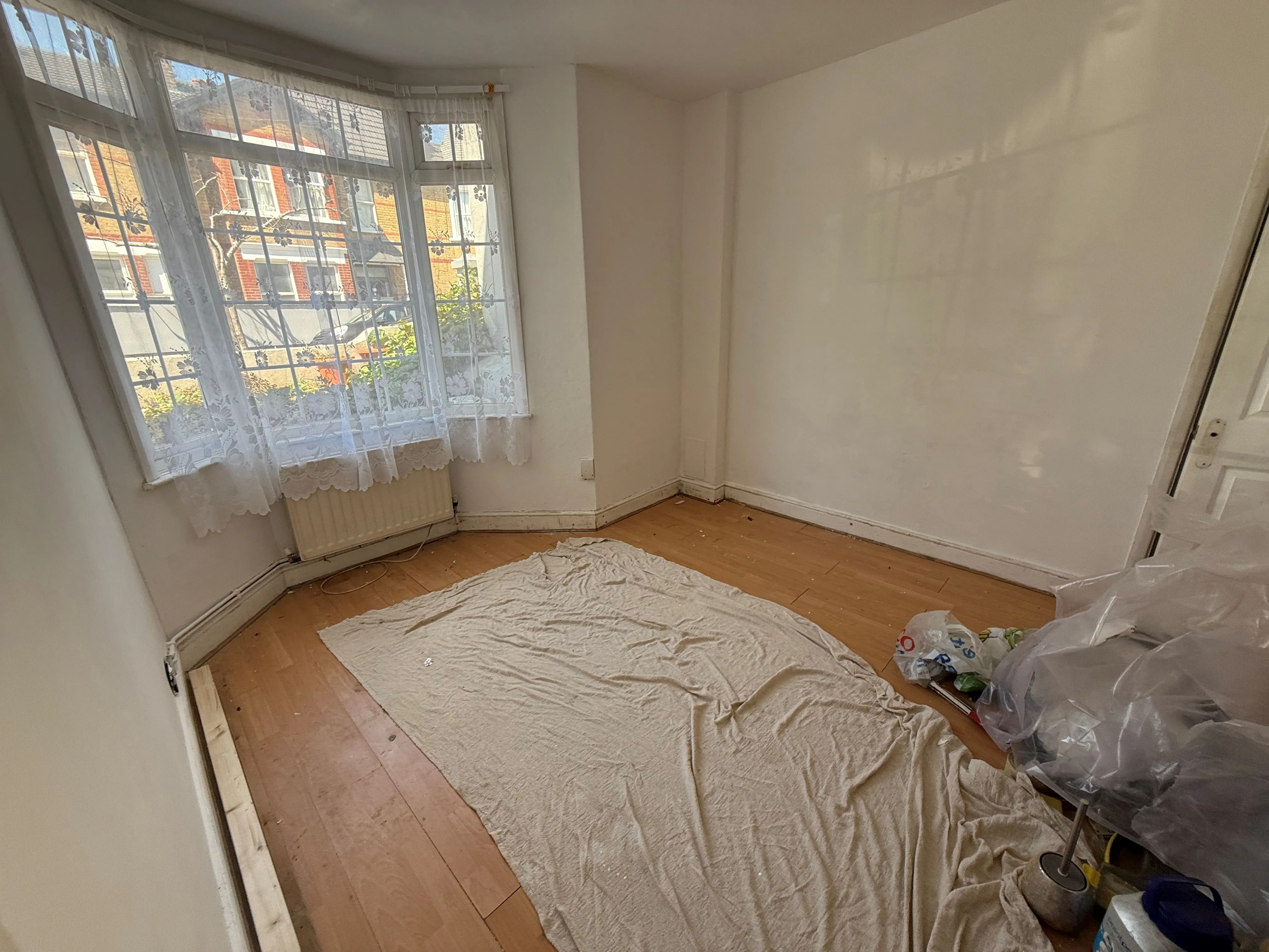 RESIDENTIAL INVESTMENT: A VACANT TWO BEDROOM GROUND FLOOR FLAT WITH OFF STREET PARKING, IDEAL FOR OWNER OCCUPIERS AND BUY TO LET INVESTORS