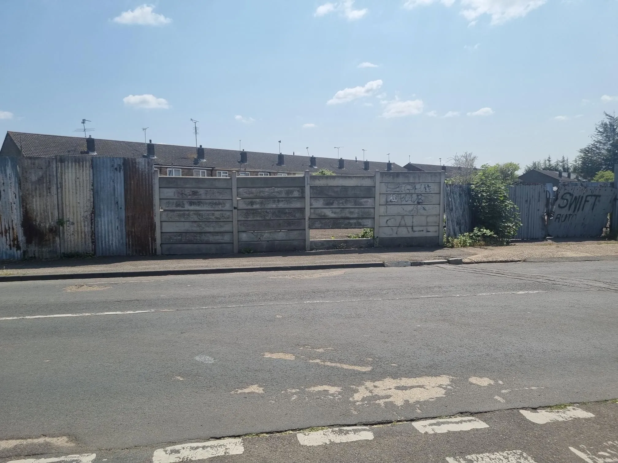 COMMERCIAL INVESTMENT OPPORTUNITY:  A VACANT FREEHOLD COMMERCIAL YARD LOCATED CLOSE TO TILBURY DOCKS MEASURING APPROXIMATELY 8192 SQ.FT