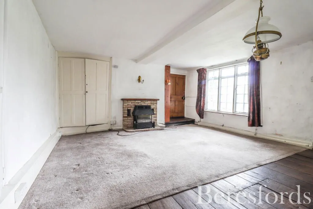 REFURBISHMENT OPPORTUNITY: A VACANT FREEHOLD GRADE II LISTED SEMI COTTAGE ON A CORNER PLOT COTTAGE IN NEED OF REPAIR AND IMPROVEMENT 