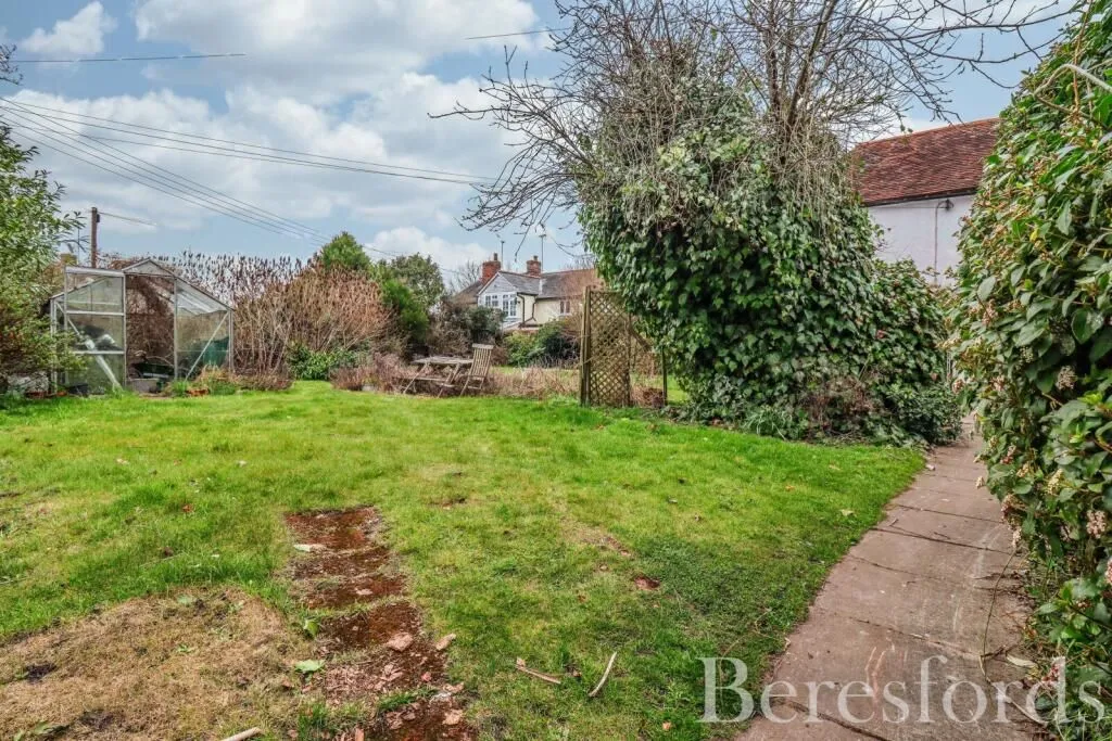 REFURBISHMENT OPPORTUNITY: A VACANT FREEHOLD GRADE II LISTED SEMI COTTAGE ON A CORNER PLOT COTTAGE IN NEED OF REPAIR AND IMPROVEMENT 