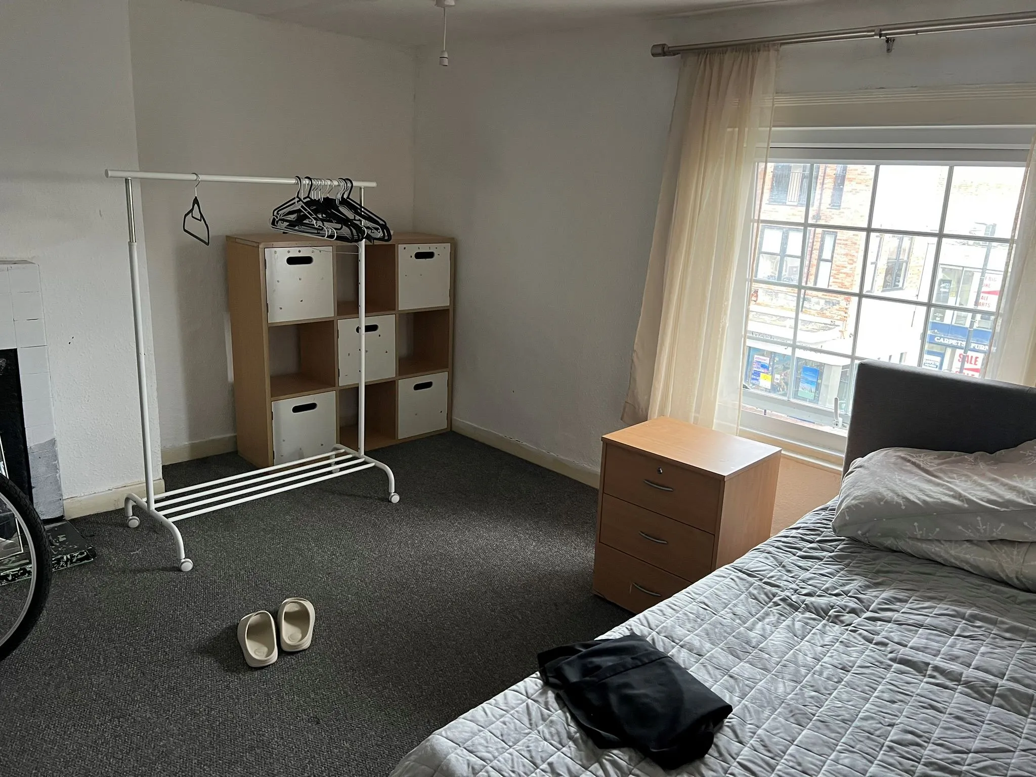 FREEHOLD INVESTMENT: A MIXED USE PROPERTY COMPRISING A RESTAURANT AND A THREE BEDROOM MAISONETTE PRODUCING AN INCOME OF £40,800 PER ANNUM