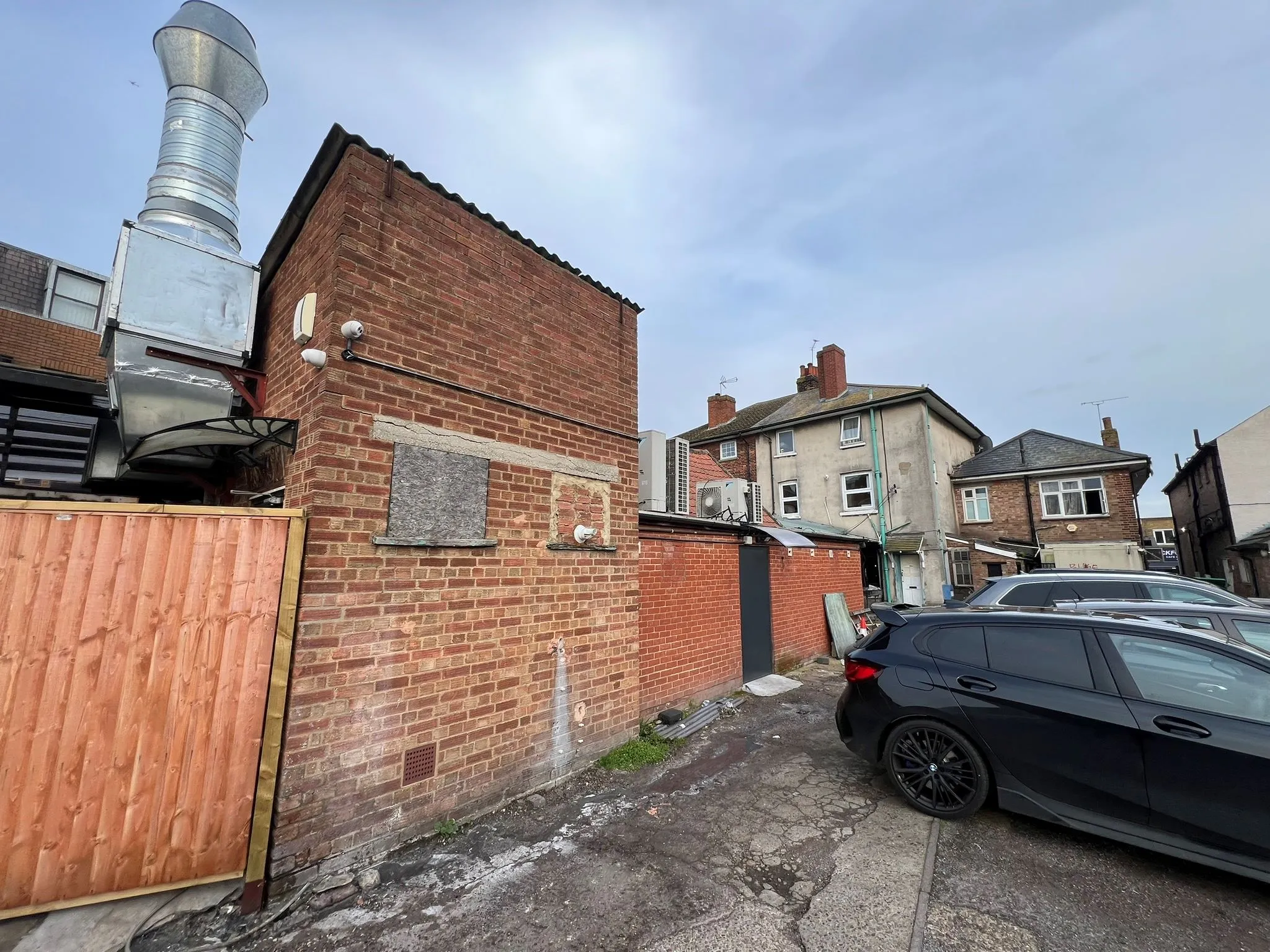 FREEHOLD INVESTMENT: A MIXED USE PROPERTY COMPRISING A RESTAURANT AND A THREE BEDROOM MAISONETTE PRODUCING AN INCOME OF £40,800 PER ANNUM