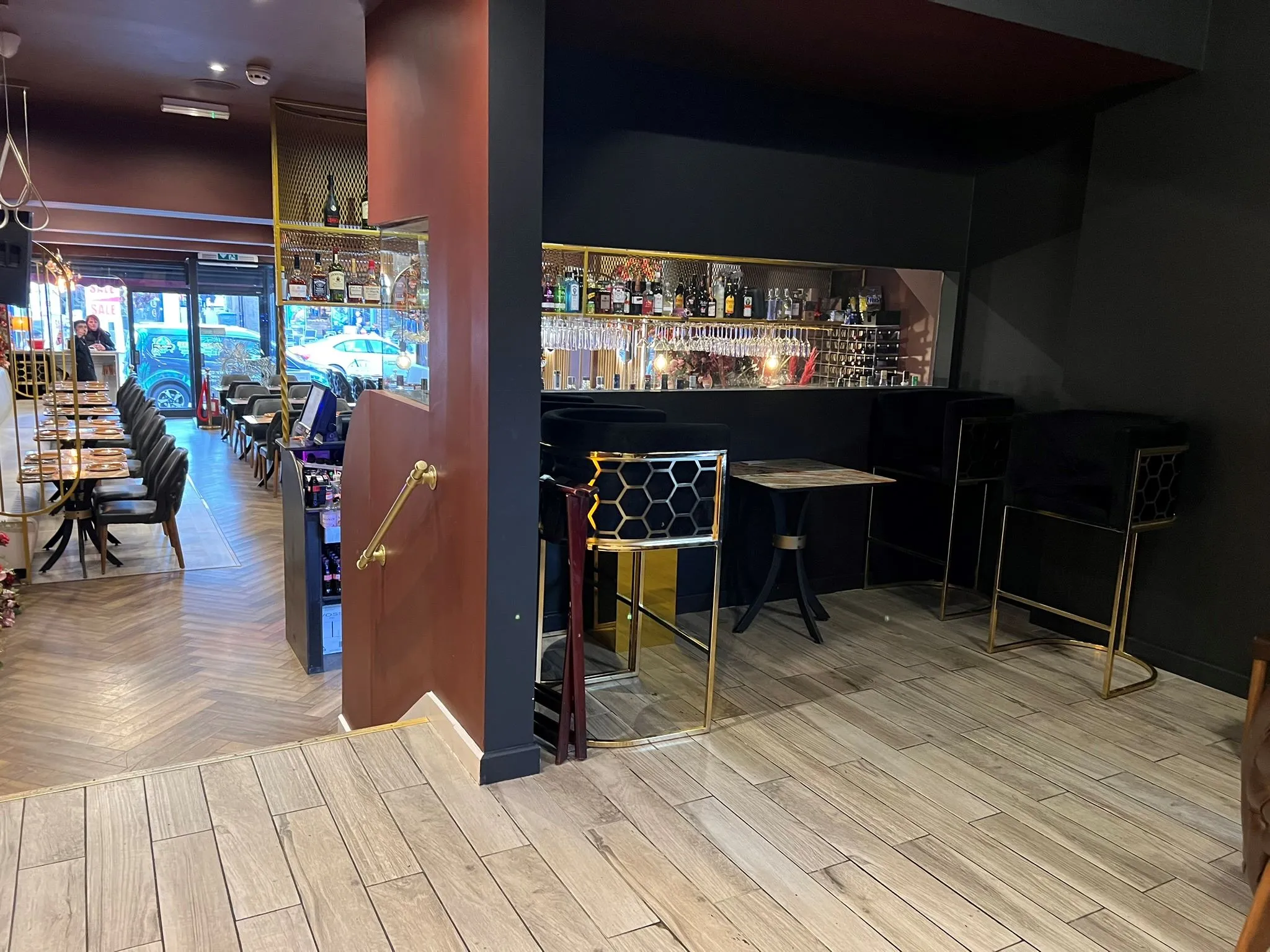 FREEHOLD INVESTMENT: A MIXED USE PROPERTY COMPRISING A RESTAURANT AND A THREE BEDROOM MAISONETTE PRODUCING AN INCOME OF £40,800 PER ANNUM
