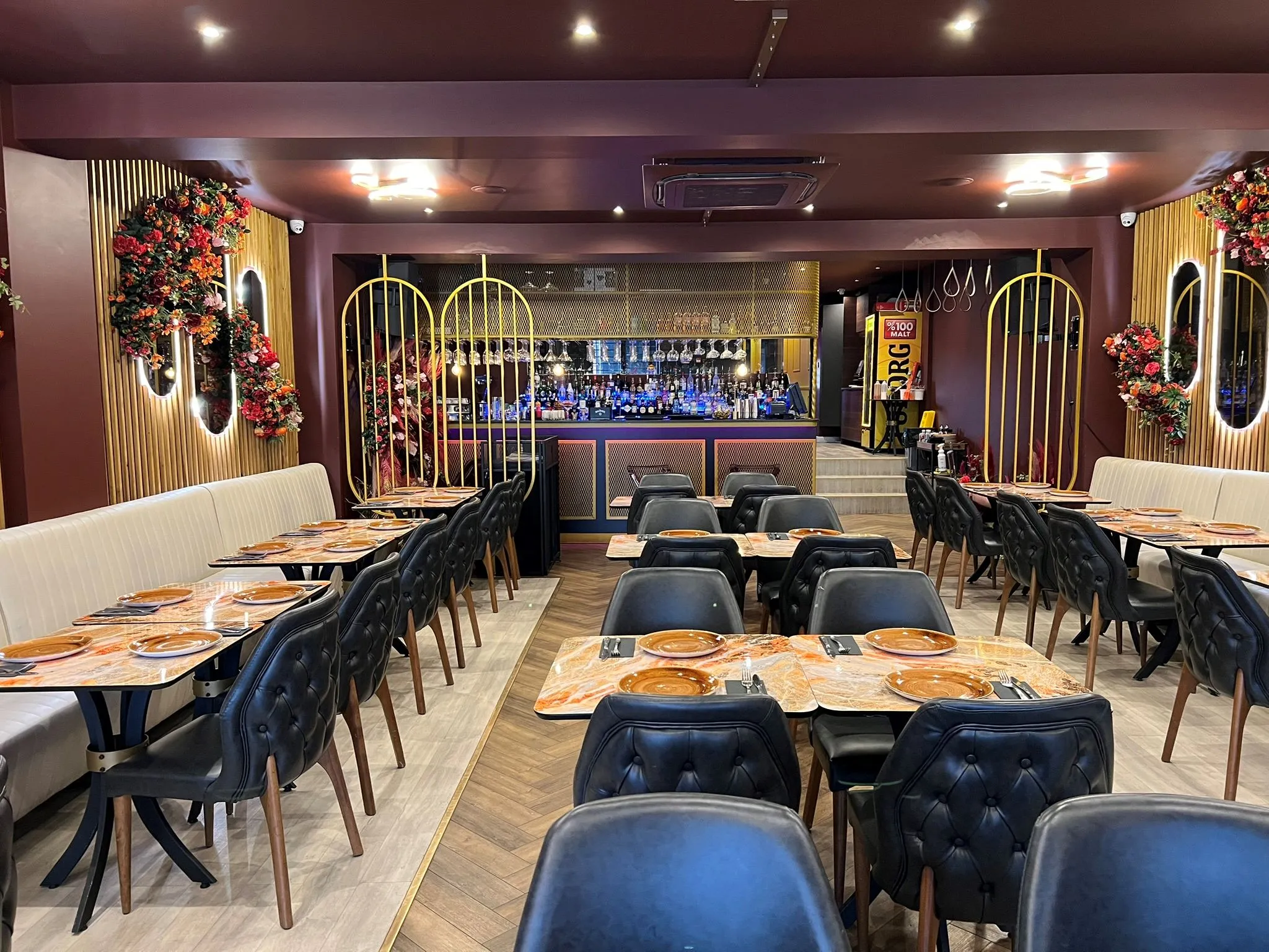 FREEHOLD INVESTMENT: A MIXED USE PROPERTY COMPRISING A RESTAURANT AND A THREE BEDROOM MAISONETTE PRODUCING AN INCOME OF £40,800 PER ANNUM