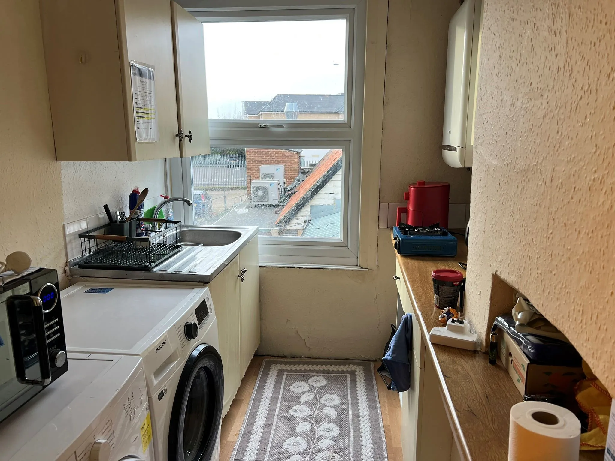 FREEHOLD INVESTMENT: A MIXED USE PROPERTY COMPRISING A RESTAURANT AND A THREE BEDROOM MAISONETTE PRODUCING AN INCOME OF £40,800 PER ANNUM