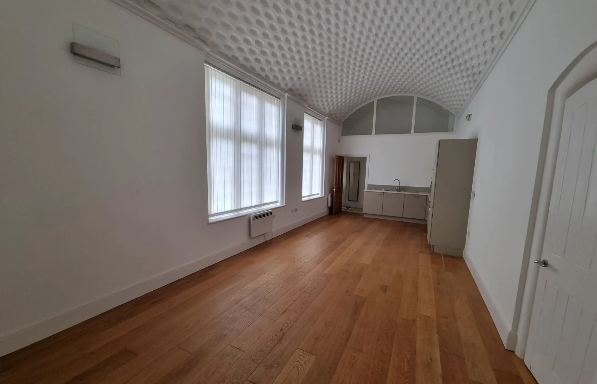 RESIDENTIAL INVESTMENT: A VACANT TWO BEDROOM TWO BATHROOM FIRST FLOOR APARTMENT SET WITHIN THE SOUGHT AFTER THE GALLERIES DEVELOPMENT