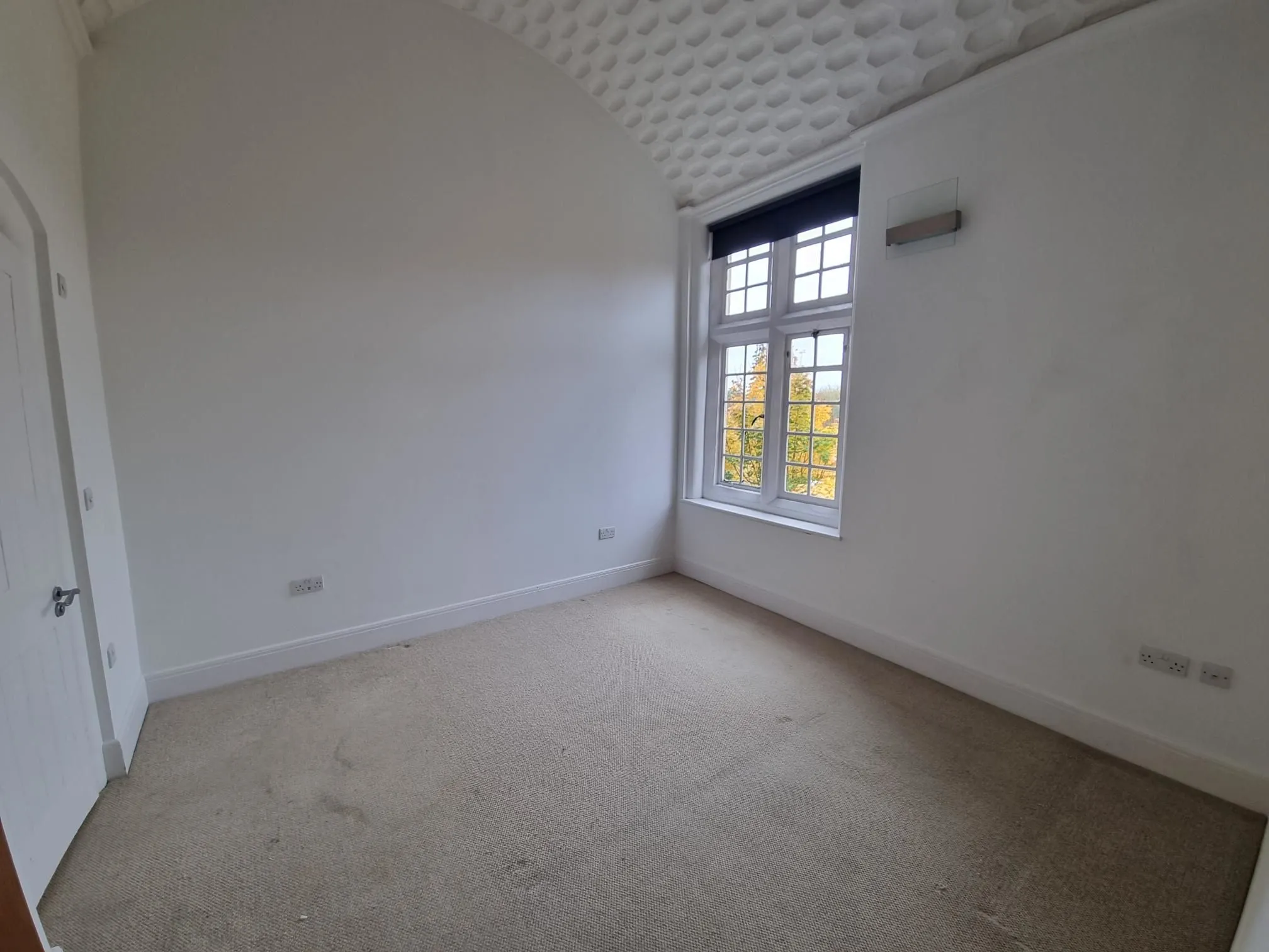 RESIDENTIAL INVESTMENT: A VACANT TWO BEDROOM TWO BATHROOM FIRST FLOOR APARTMENT SET WITHIN THE SOUGHT AFTER THE GALLERIES DEVELOPMENT