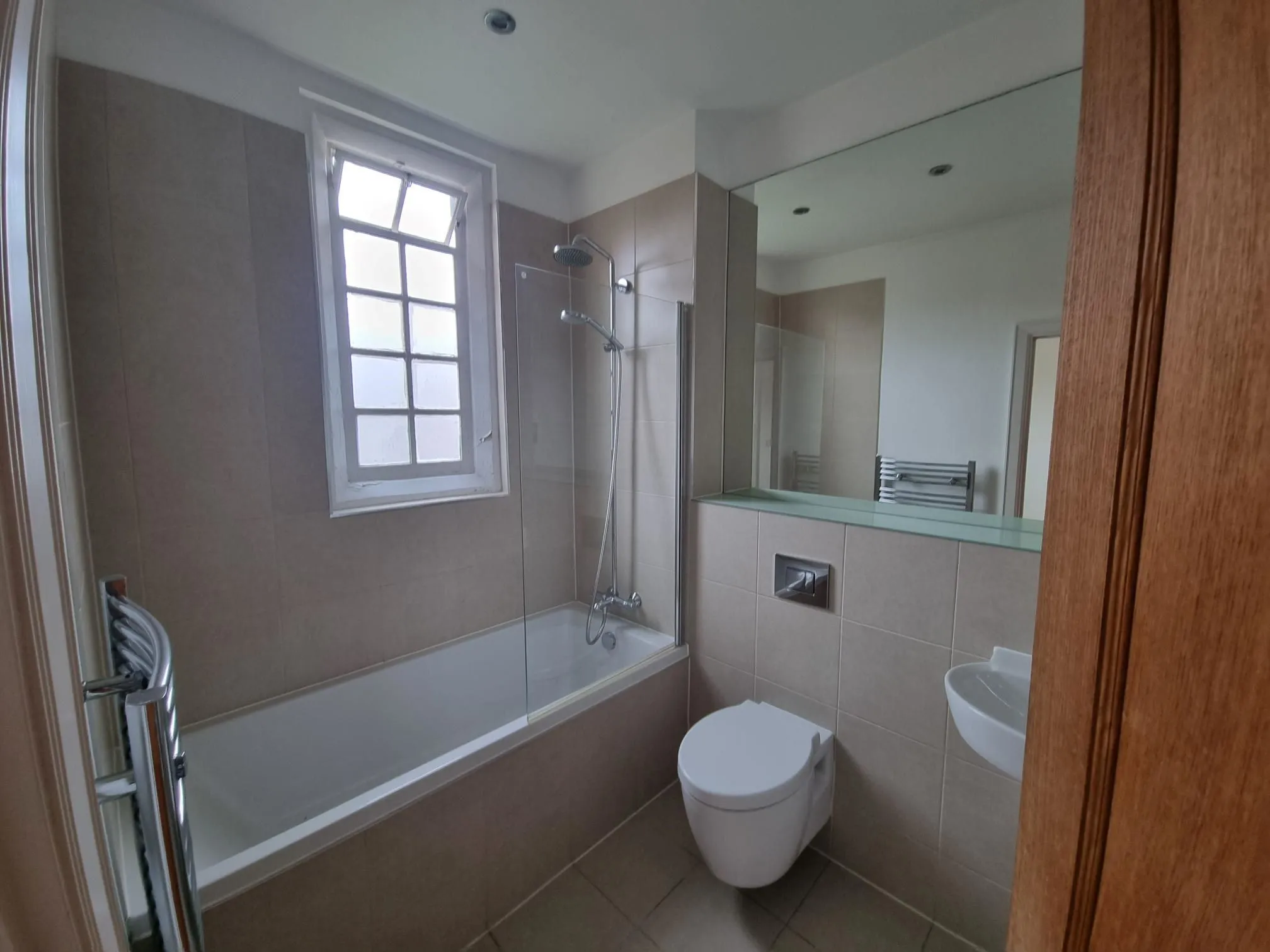 RESIDENTIAL INVESTMENT: A VACANT TWO BEDROOM TWO BATHROOM FIRST FLOOR APARTMENT SET WITHIN THE SOUGHT AFTER THE GALLERIES DEVELOPMENT