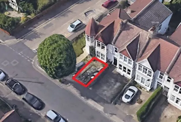 INVESTMENT OPPORTUNITY: PARKING SPACE CLOSE TO THE SEAFRONT AND WESTCLIFF ON SEA STATION AS WELL AS LOCAL SHOPS ALONG HAMLET COURT ROAD