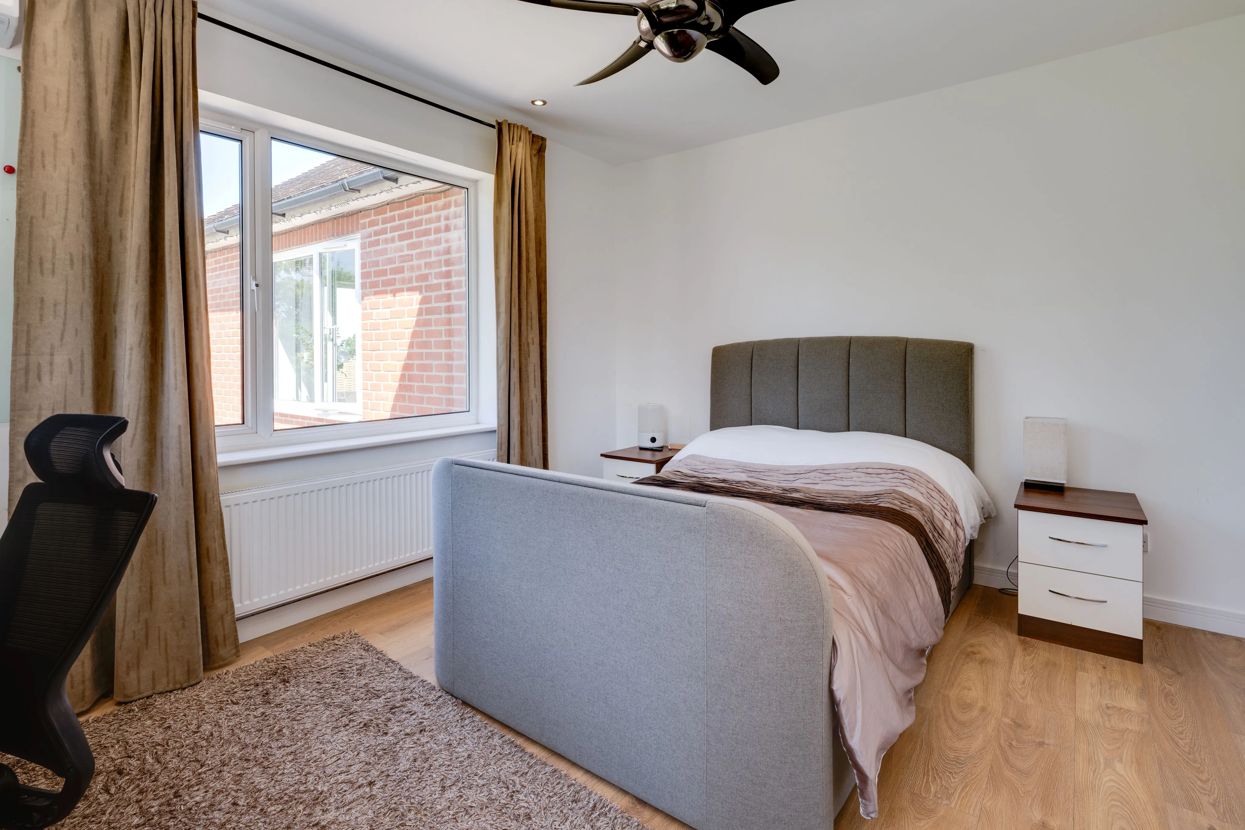 RESIDENTIAL: A WELL PRESENTED SPACIOUS FAMILY HOME WITH ANNEX AND DOUBLE CARPORT ON PLOT JUST UNDER ONE ACRE IN SIZE IN POPULAR SEMI RURAL LOCATION