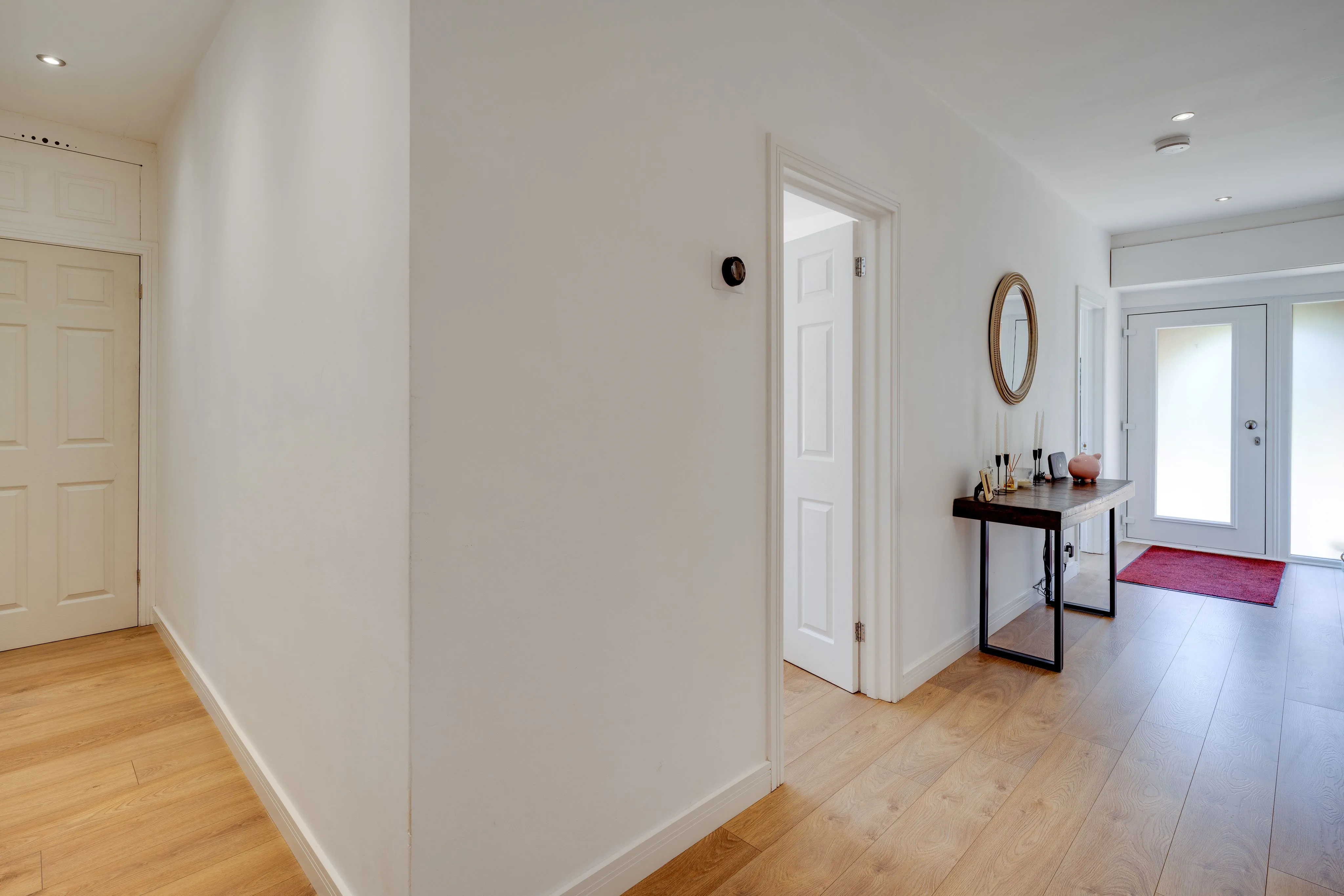 RESIDENTIAL: A WELL PRESENTED SPACIOUS FAMILY HOME WITH ANNEX AND DOUBLE CARPORT ON PLOT JUST UNDER ONE ACRE IN SIZE IN POPULAR SEMI RURAL LOCATION