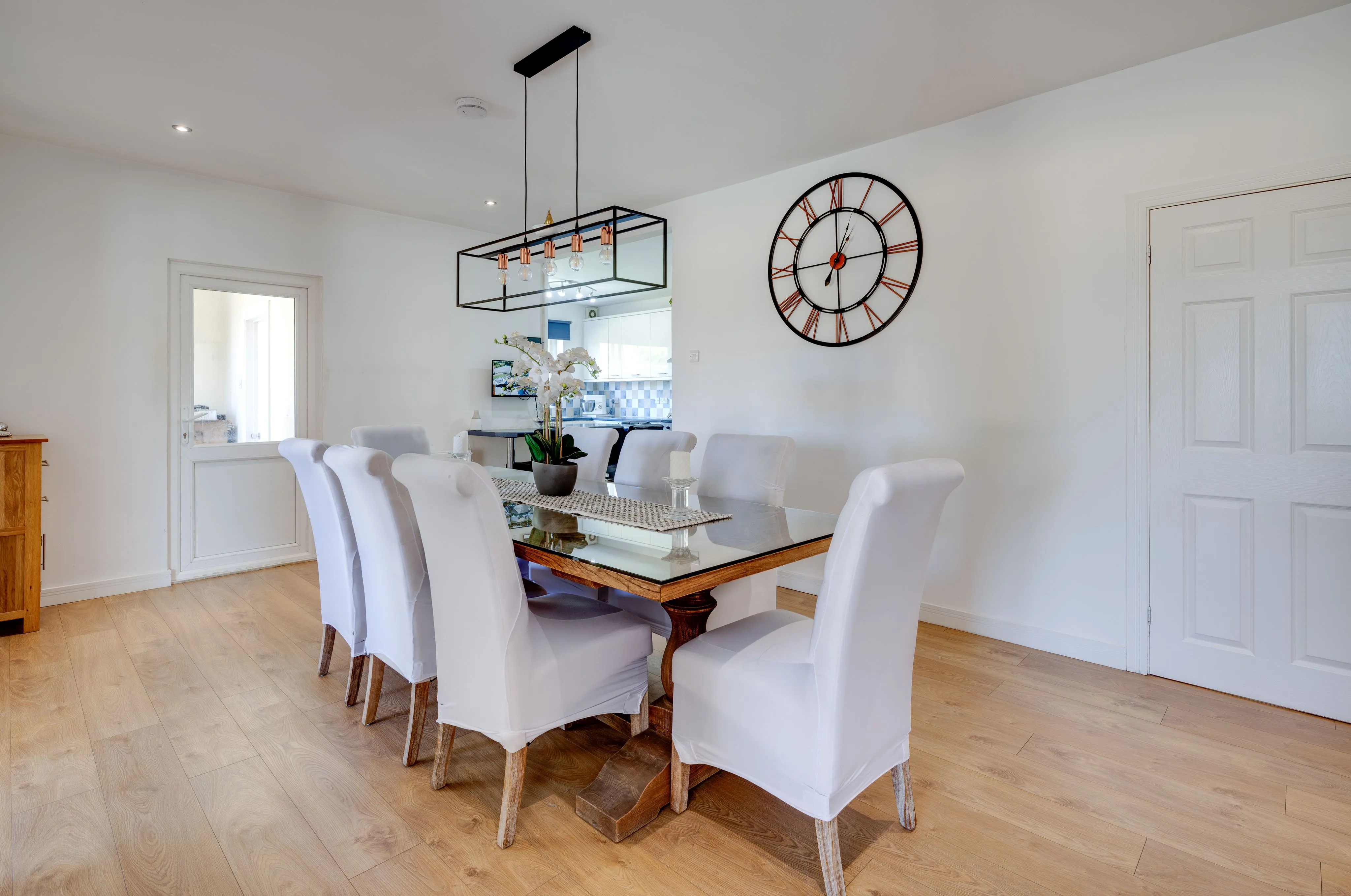 RESIDENTIAL: A WELL PRESENTED SPACIOUS FAMILY HOME WITH ANNEX AND DOUBLE CARPORT ON PLOT JUST UNDER ONE ACRE IN SIZE IN POPULAR SEMI RURAL LOCATION