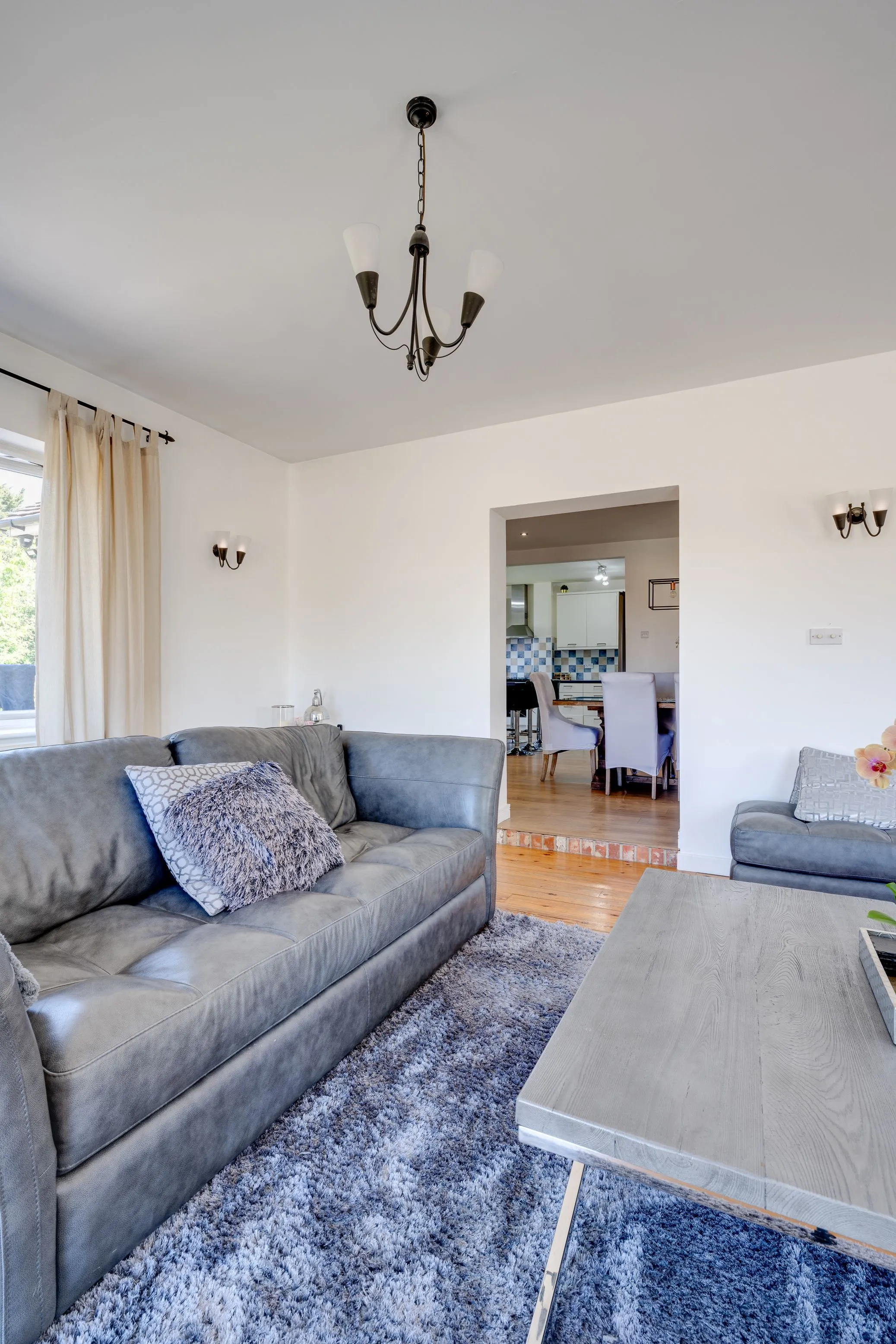 RESIDENTIAL: A WELL PRESENTED SPACIOUS FAMILY HOME WITH ANNEX AND DOUBLE CARPORT ON PLOT JUST UNDER ONE ACRE IN SIZE IN POPULAR SEMI RURAL LOCATION