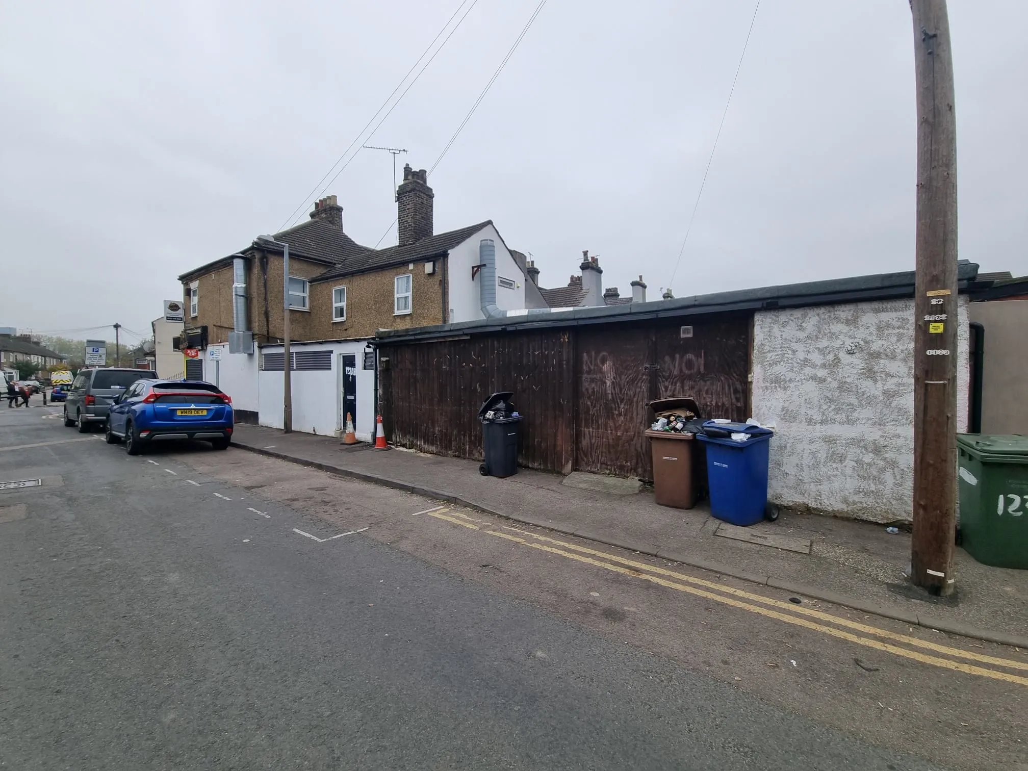 MIXED USE INVESTMENT: A FREEHOLD BUILDING COMPRISING A COMMERCIAL SHOP AND THREE FLATS LOCATED IN GRAYS PRODUCING AN ANNUAL INCOME OF £37,200