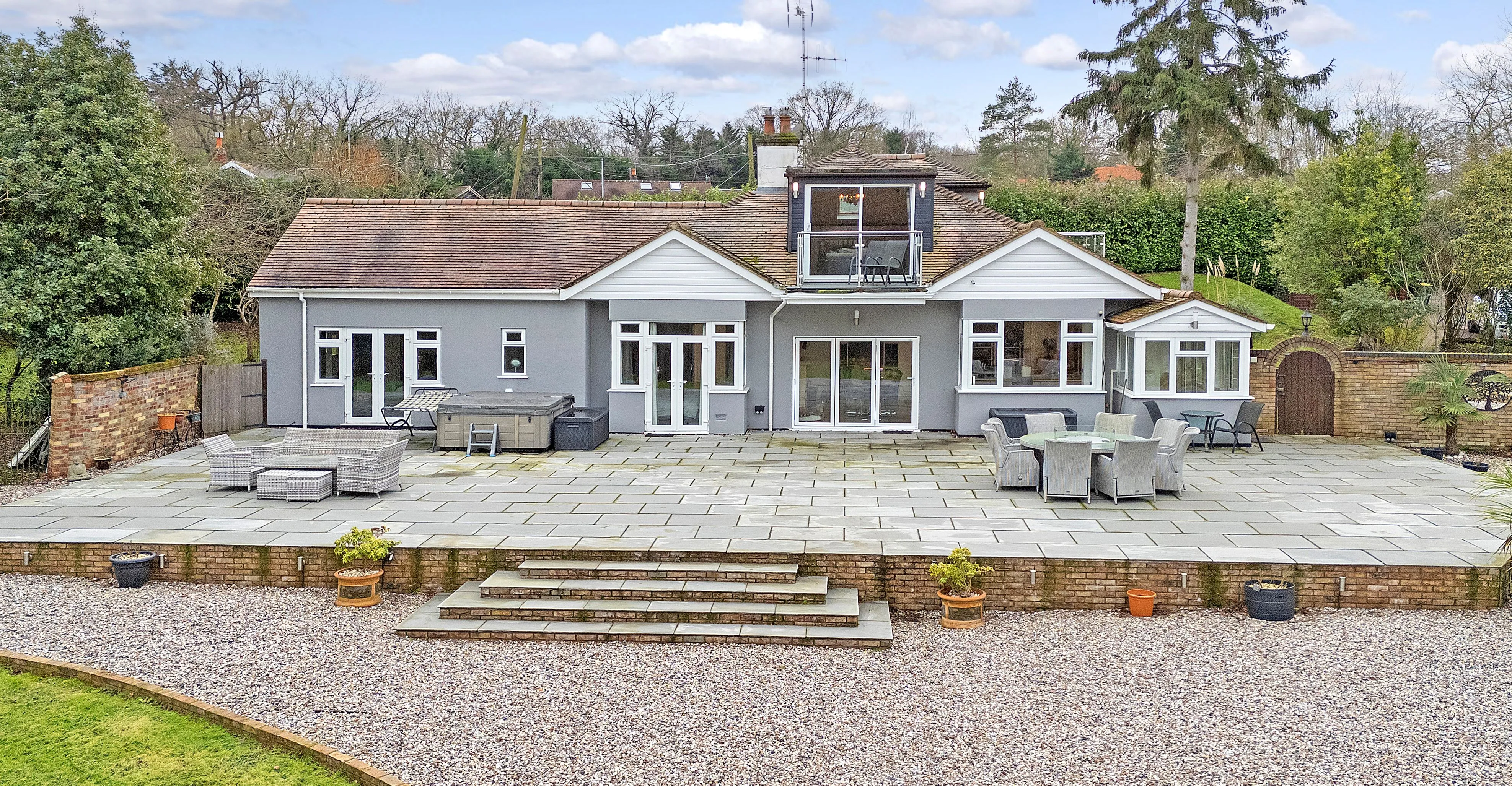 RESIDENTIAL INVESTMENT : VACANT DETACHED HOUSE SET IN GROUNDS OF AROUND 2 ACRES WITH LARGE DETACHED SELF CONTAINED ANNEX AND TRIPLE GARAGE