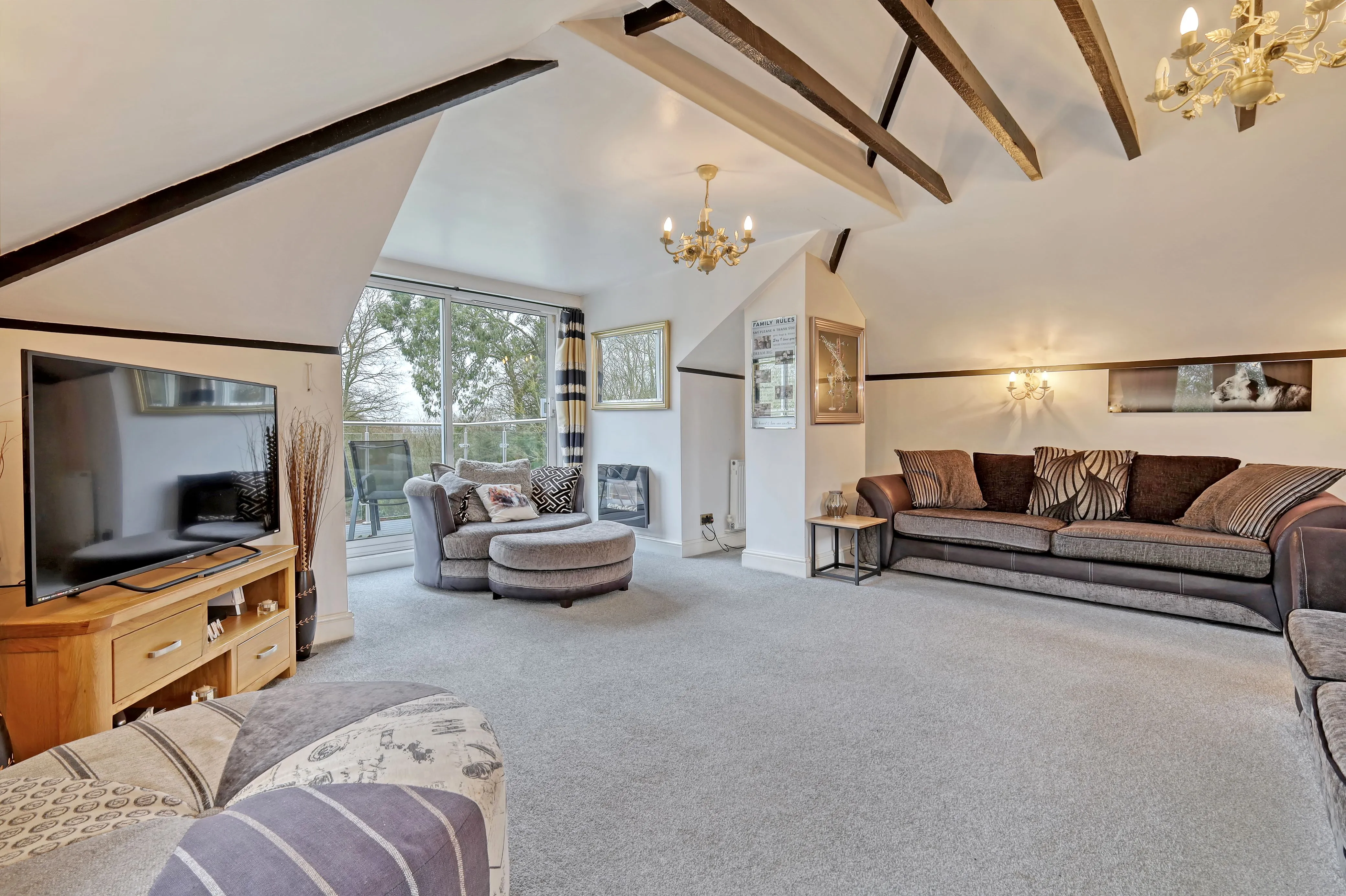 RESIDENTIAL INVESTMENT : VACANT DETACHED HOUSE SET IN GROUNDS OF AROUND 2 ACRES WITH LARGE DETACHED SELF CONTAINED ANNEX AND TRIPLE GARAGE