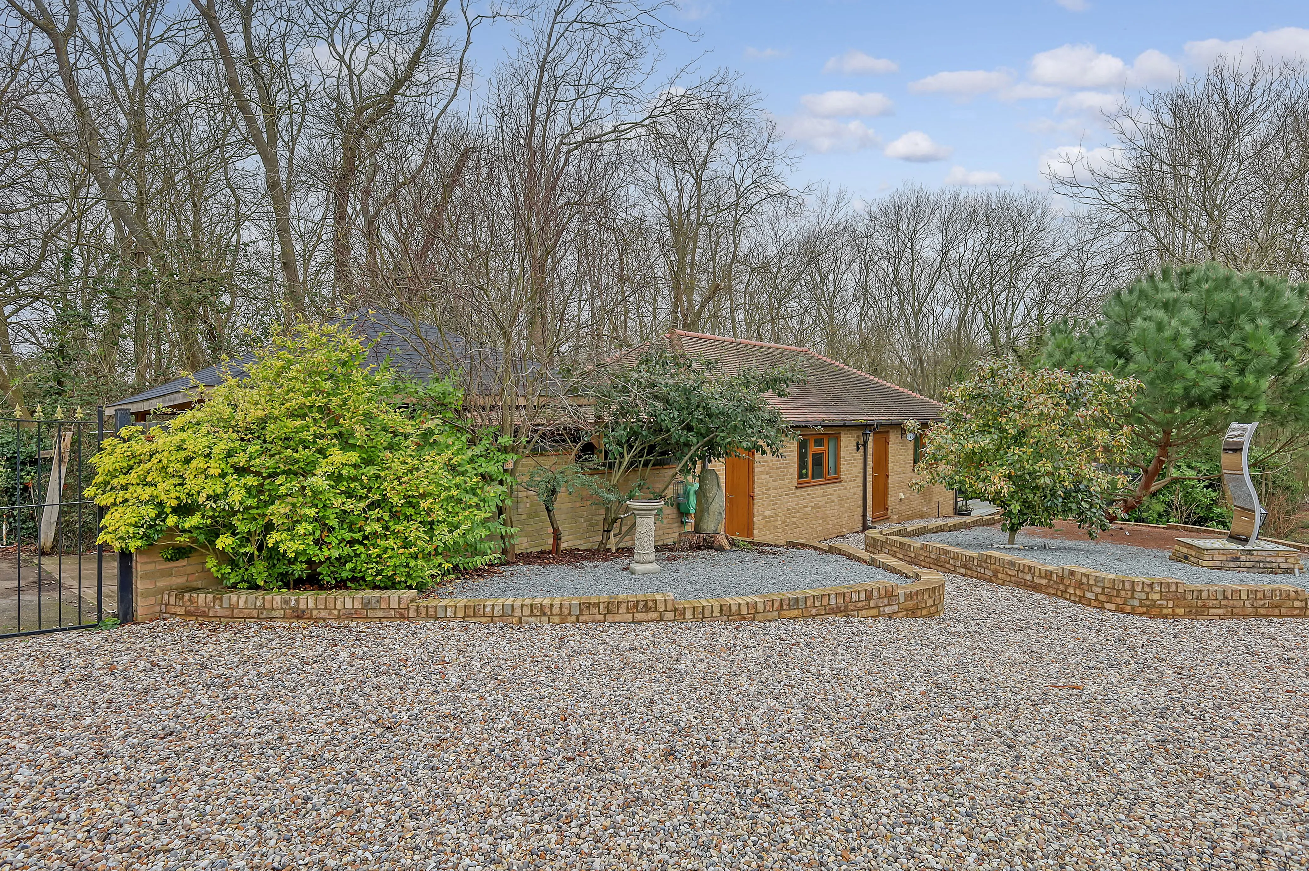 RESIDENTIAL INVESTMENT : VACANT DETACHED HOUSE SET IN GROUNDS OF AROUND 2 ACRES WITH LARGE DETACHED SELF CONTAINED ANNEX AND TRIPLE GARAGE