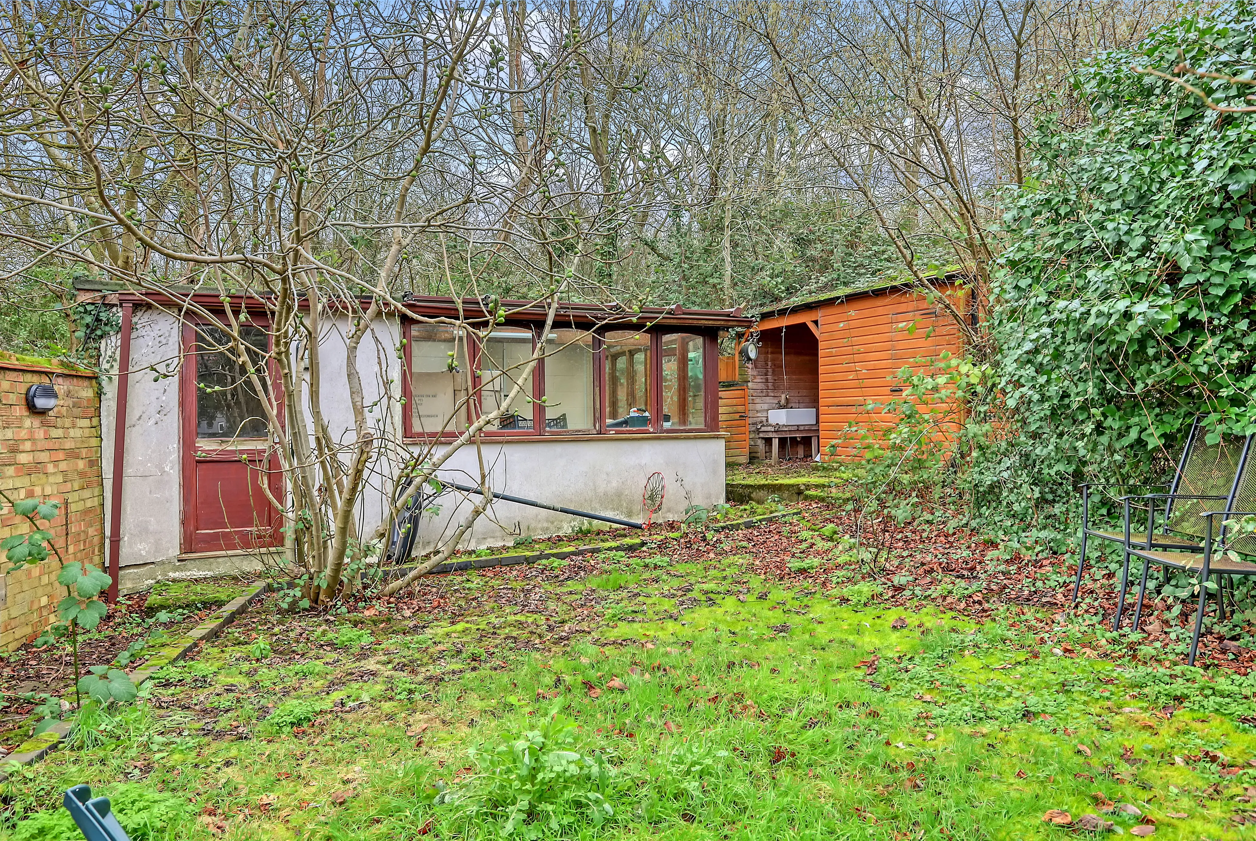 RESIDENTIAL INVESTMENT : VACANT DETACHED HOUSE SET IN GROUNDS OF AROUND 2 ACRES WITH LARGE DETACHED SELF CONTAINED ANNEX AND TRIPLE GARAGE