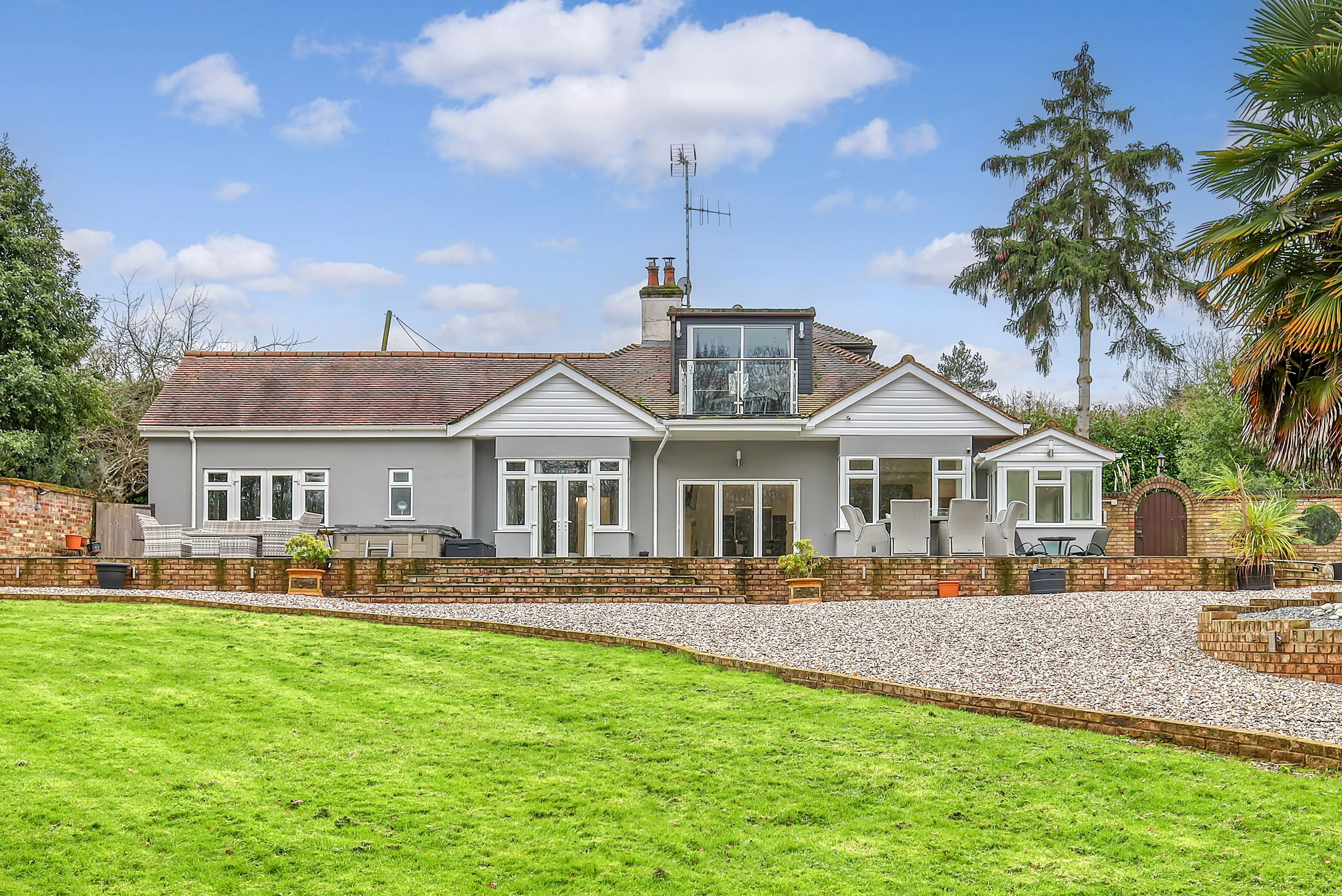 RESIDENTIAL INVESTMENT : VACANT DETACHED HOUSE SET IN GROUNDS OF AROUND 2 ACRES WITH LARGE DETACHED SELF CONTAINED ANNEX AND TRIPLE GARAGE