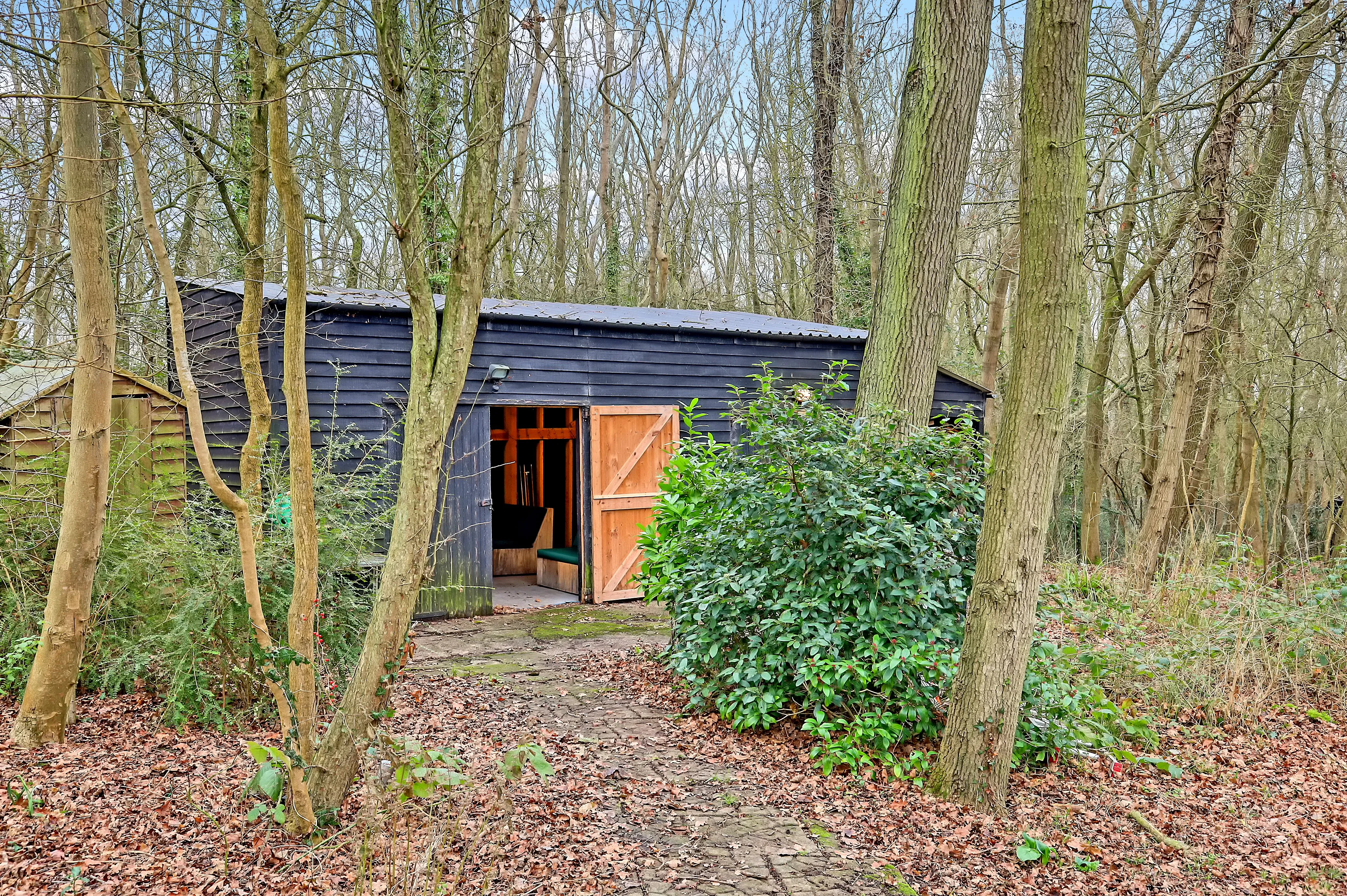 RESIDENTIAL INVESTMENT : VACANT DETACHED HOUSE SET IN GROUNDS OF AROUND 2 ACRES WITH LARGE DETACHED SELF CONTAINED ANNEX AND TRIPLE GARAGE
