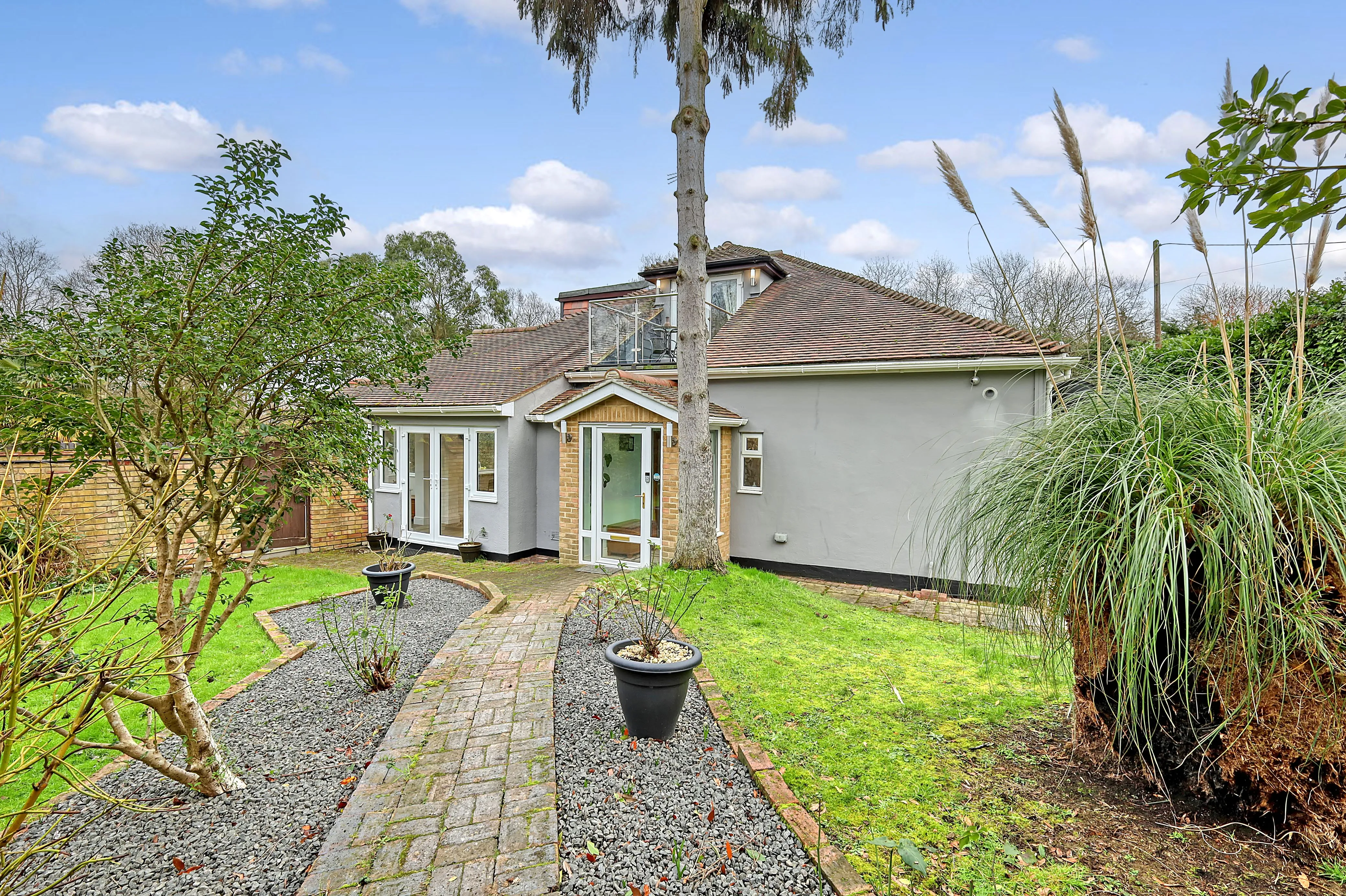RESIDENTIAL INVESTMENT : VACANT DETACHED HOUSE SET IN GROUNDS OF AROUND 2 ACRES WITH LARGE DETACHED SELF CONTAINED ANNEX AND TRIPLE GARAGE