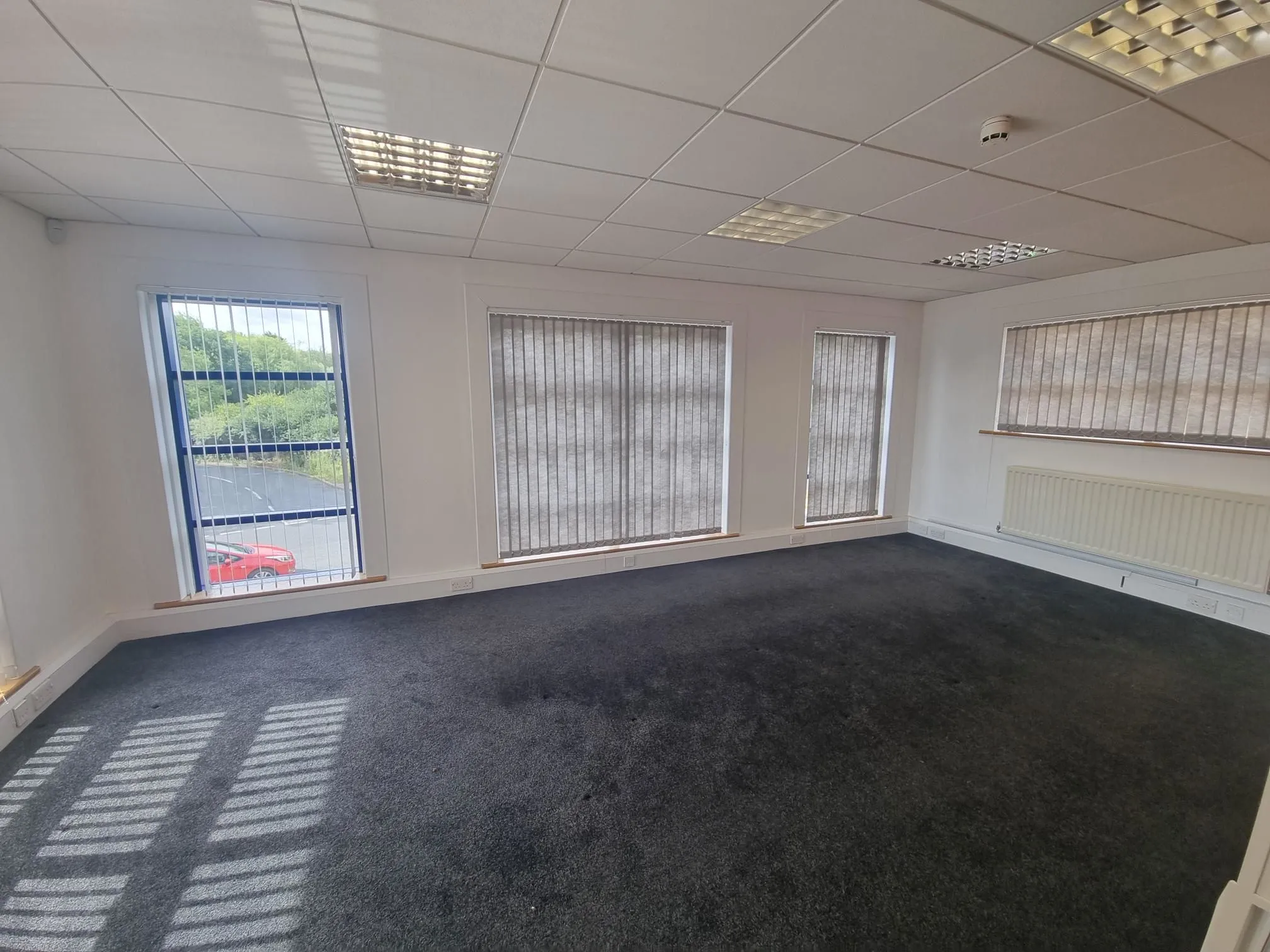 COMMERCIAL OFFICE INVESTMENT: A VACANT FREEHOLD TWO STOREY OFFICE WITH PARKING IN A PROMINENT POSITION MEASURING APPROXIMATELY 1623 SQ FT 