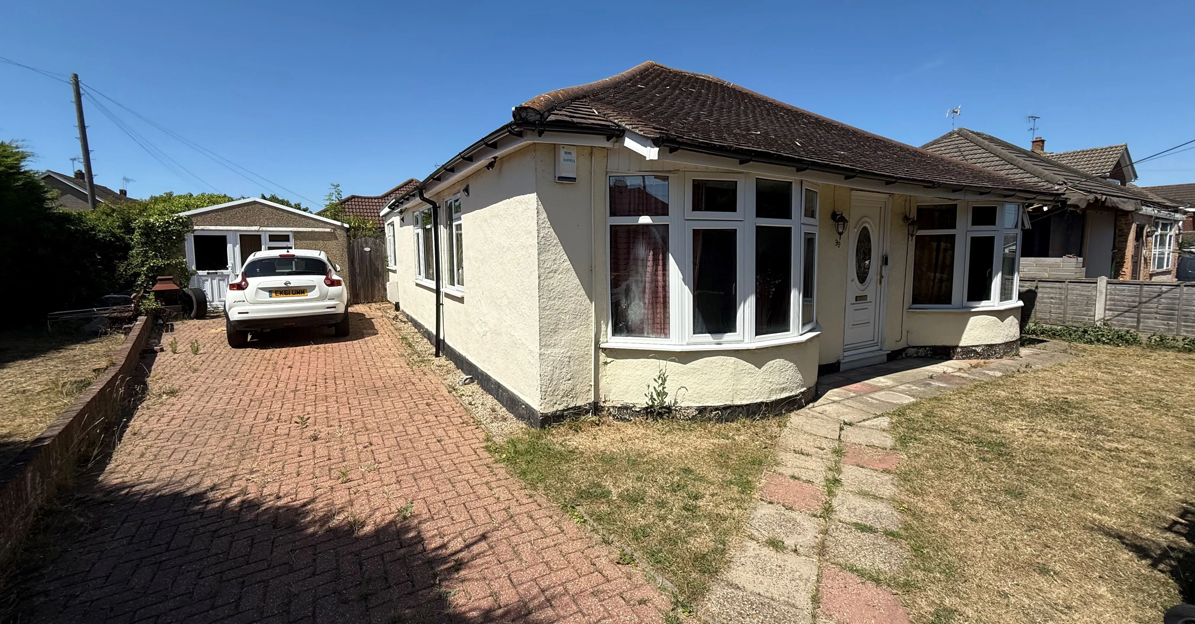 REFURBISHMENT OPPORTUNITY: A FREEHOLD DETACHED BUNGALOW ON A CORNER PLOT WITH POTENTIAL FOR IMPROVEMENTS/EXTENSION SUBJECT TO PLANNING.