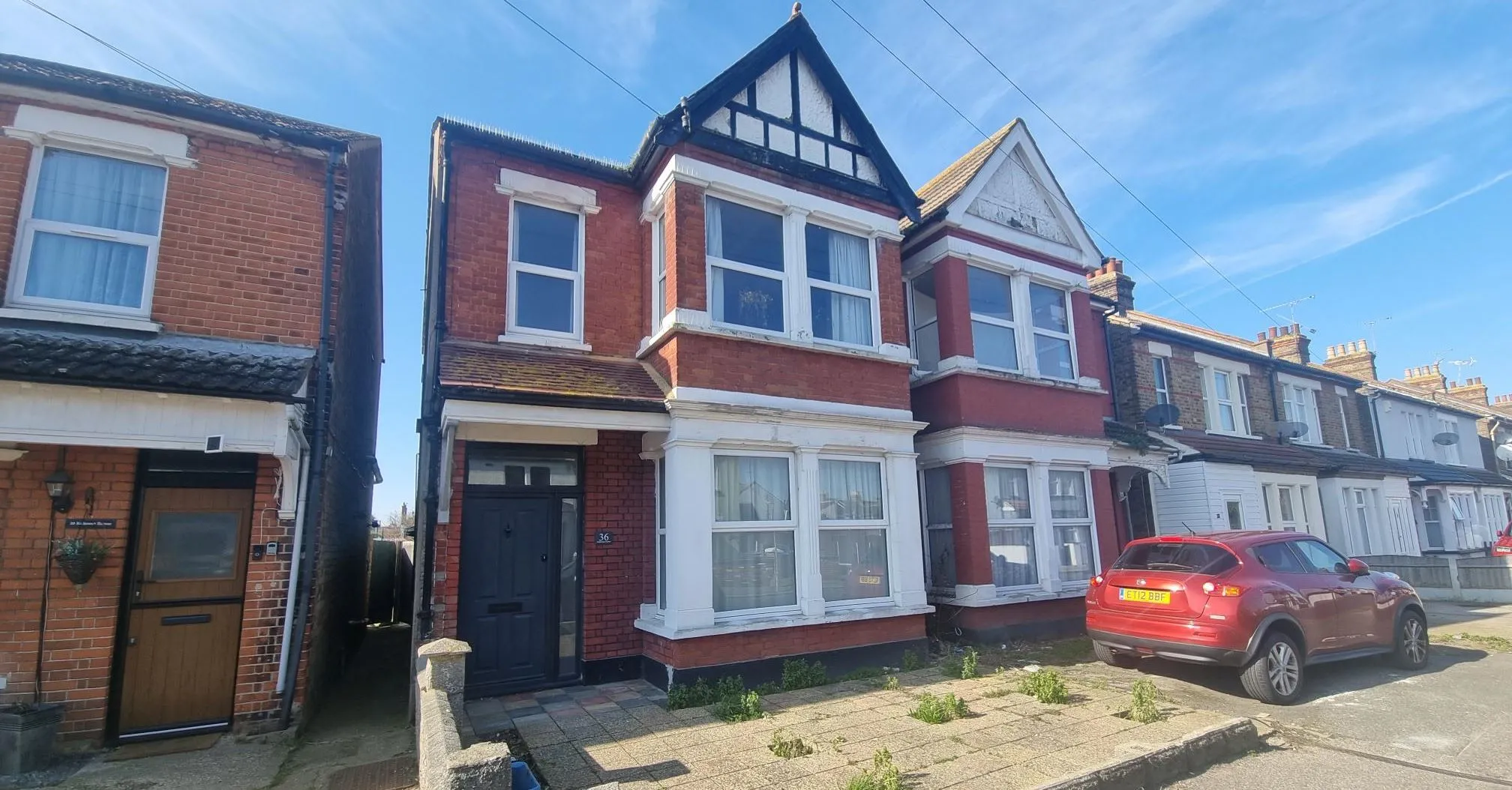 REFURBISHMENT OPPORTUNITY: A CHARACTER THREE BEDROOM  SEMI DETACHED HOUSE CLOSE TO SCHOOLS AND TOWN CENTRE IN NEED OF REFURBISHMENT