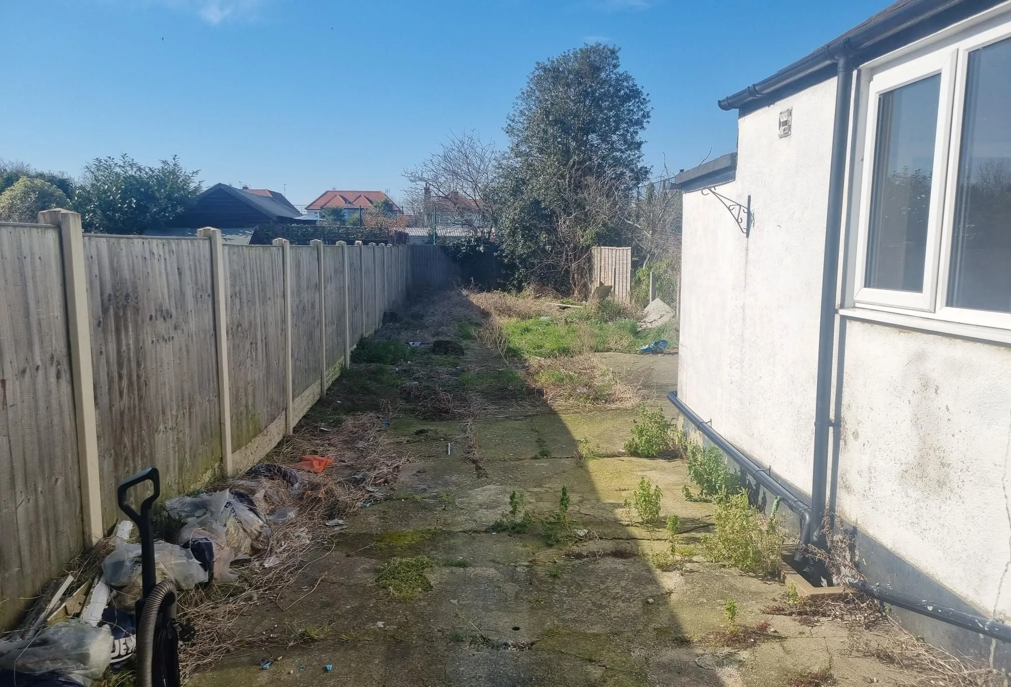 REFURBISHMENT OPPORTUNITY: A CHARACTER THREE BEDROOM  SEMI DETACHED HOUSE CLOSE TO SCHOOLS AND TOWN CENTRE IN NEED OF REFURBISHMENT