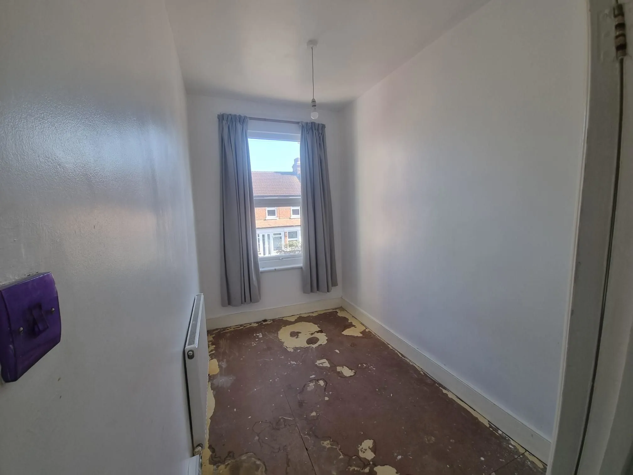 REFURBISHMENT OPPORTUNITY: A CHARACTER THREE BEDROOM  SEMI DETACHED HOUSE CLOSE TO SCHOOLS AND TOWN CENTRE IN NEED OF REFURBISHMENT