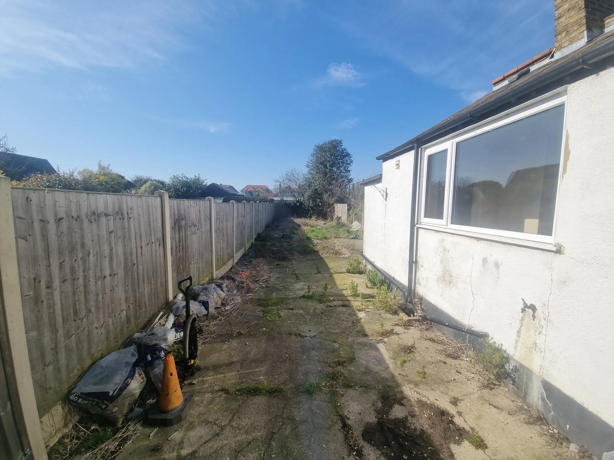 REFURBISHMENT OPPORTUNITY: A CHARACTER THREE BEDROOM  SEMI DETACHED HOUSE CLOSE TO SCHOOLS AND TOWN CENTRE IN NEED OF REFURBISHMENT