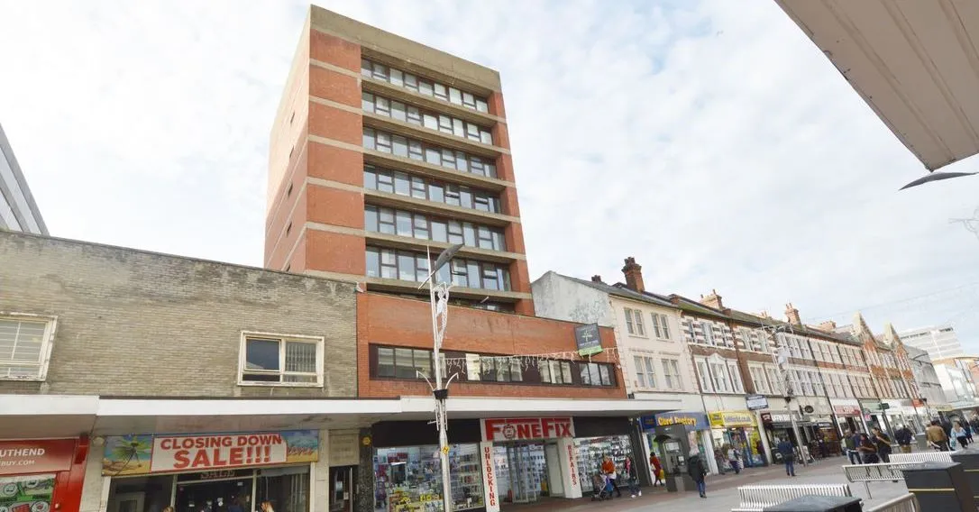 RESIDENTIAL/BUY TO LET INVESTMENT: MODERN TWO BEDROOM APARTMENT IN THE HEART OF THE CITY CENTRE CONSIDERED TO BE AN IDEAL BUY TO LET INVESTMENT. 