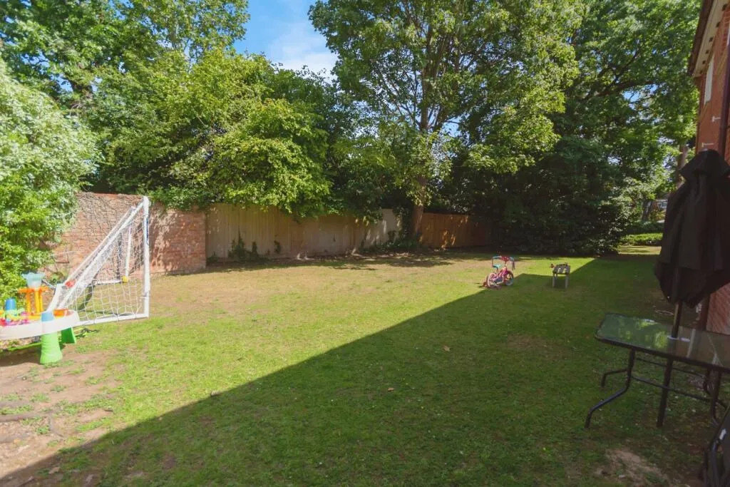 2 bed Maisonette