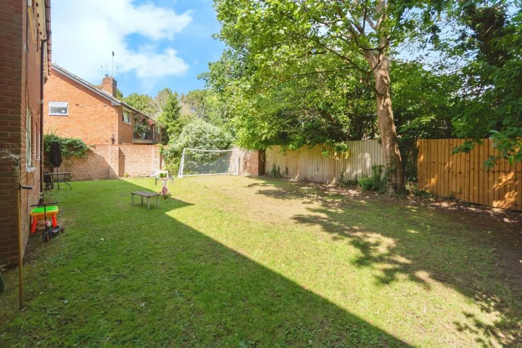 2 bed Maisonette