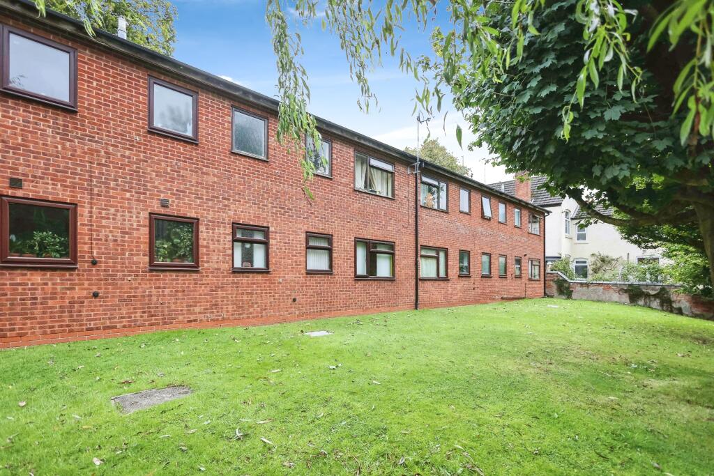 1 bed Ground Flat