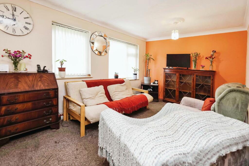 1 bed Ground Flat