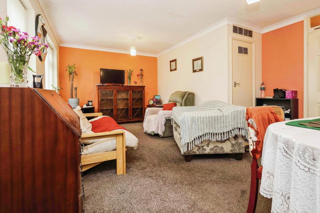 1 bed Ground Flat