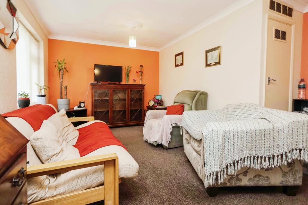 1 bed Ground Flat