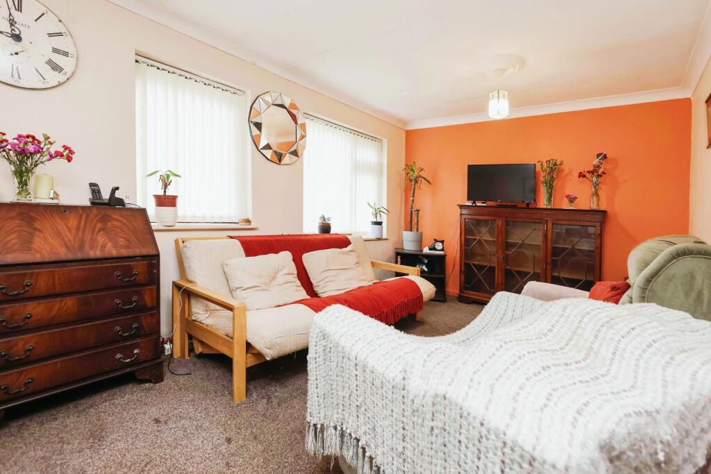 1 bed Ground Flat
