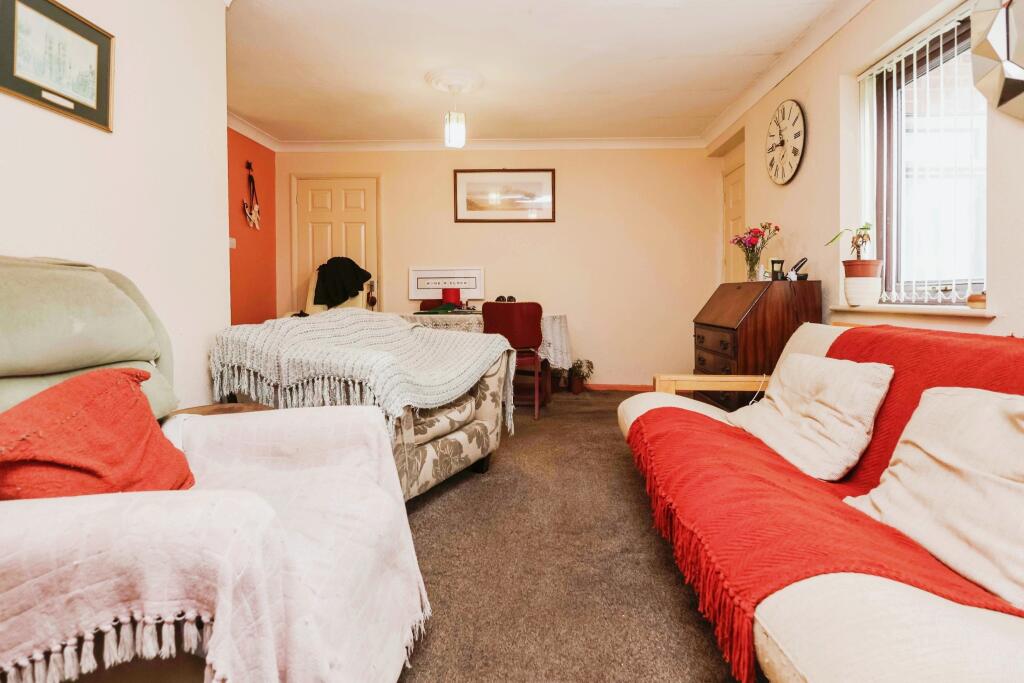 1 bed Ground Flat
