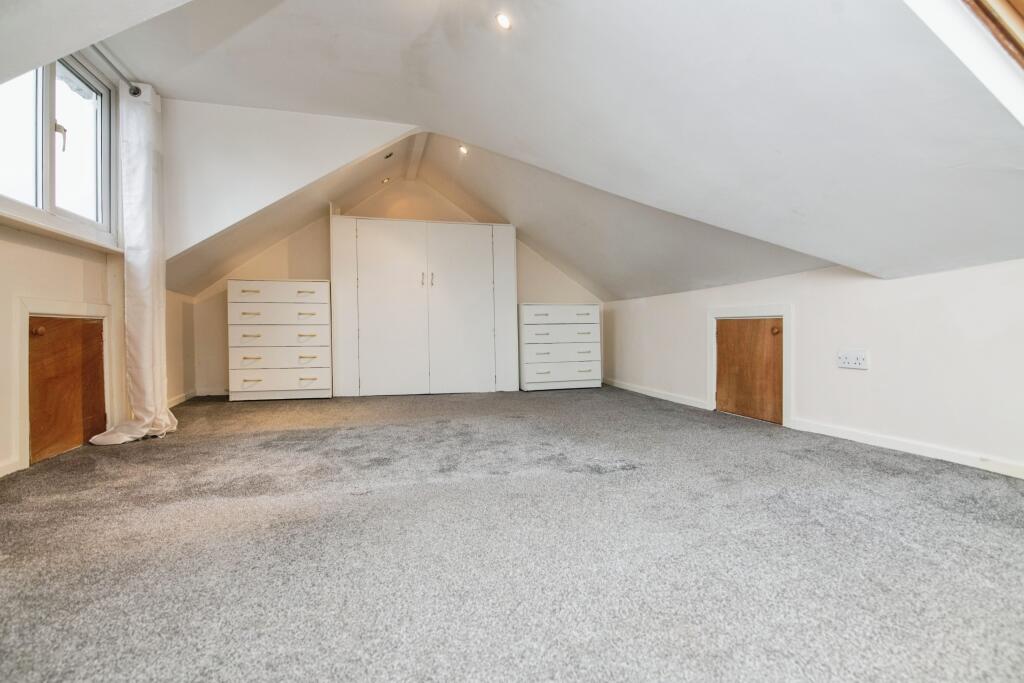 4 bed Terraced