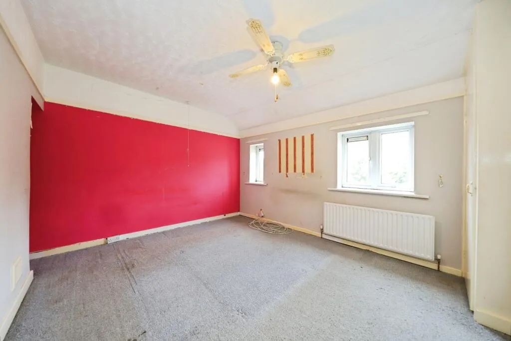 3 bed End of Terrace