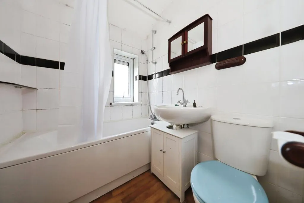 3 bed End of Terrace