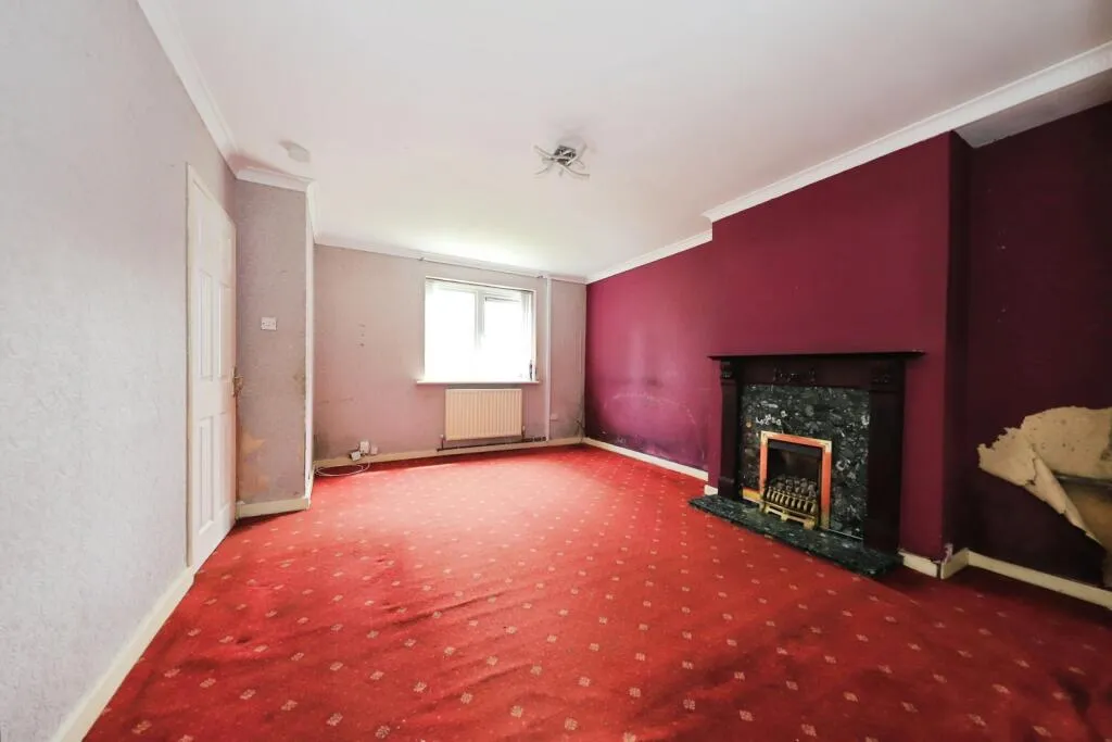 3 bed End of Terrace