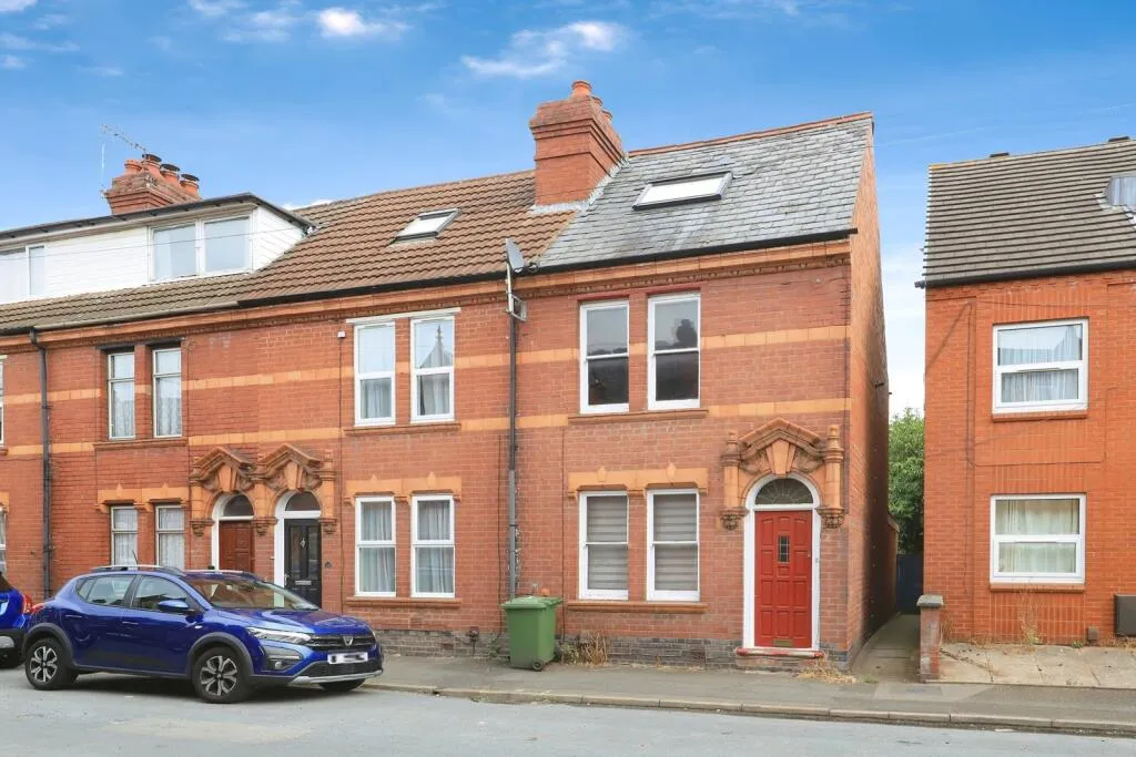 3 bed End of Terrace