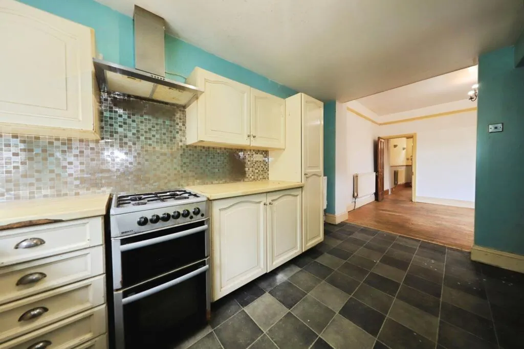 3 bed End of Terrace
