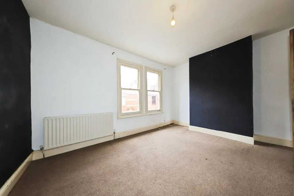 3 bed End of Terrace