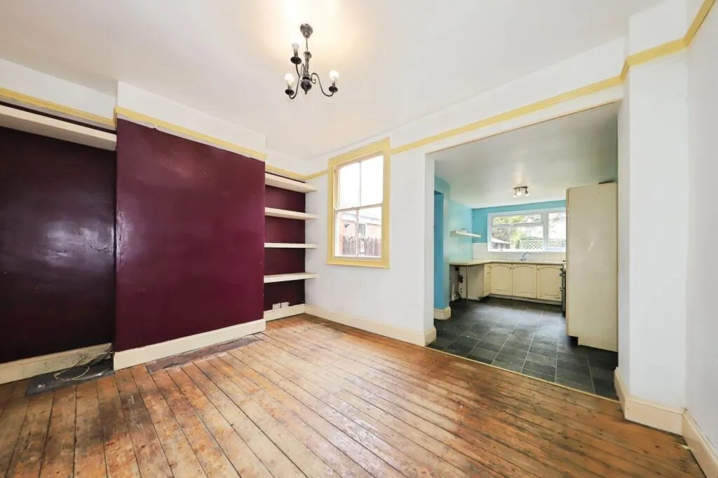 3 bed End of Terrace
